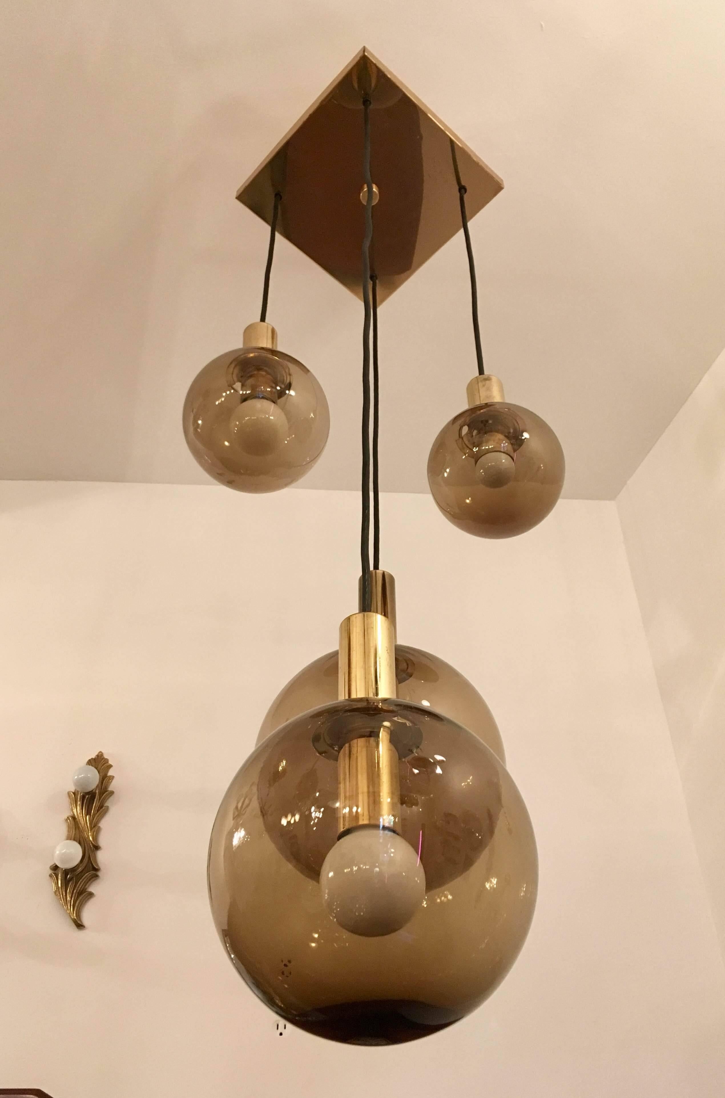 RAAK Dutch 1970s Four Smoked Glass Globe Ceiling Light In Excellent Condition In New York, NY