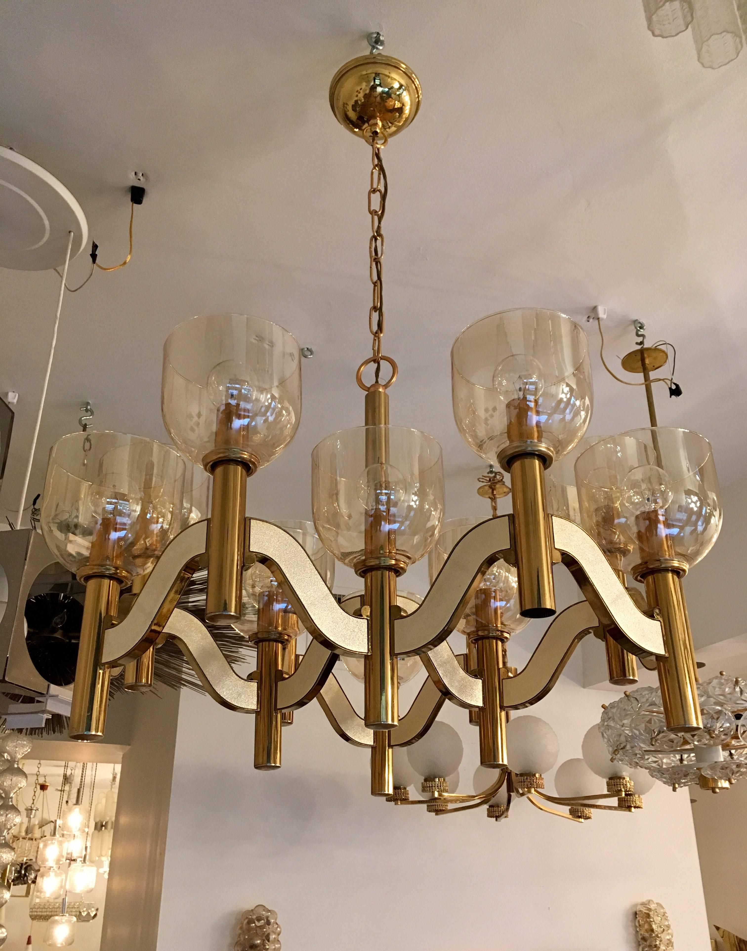 Sciolari High Style 1970s Italian Chandelier In Excellent Condition In New York, NY