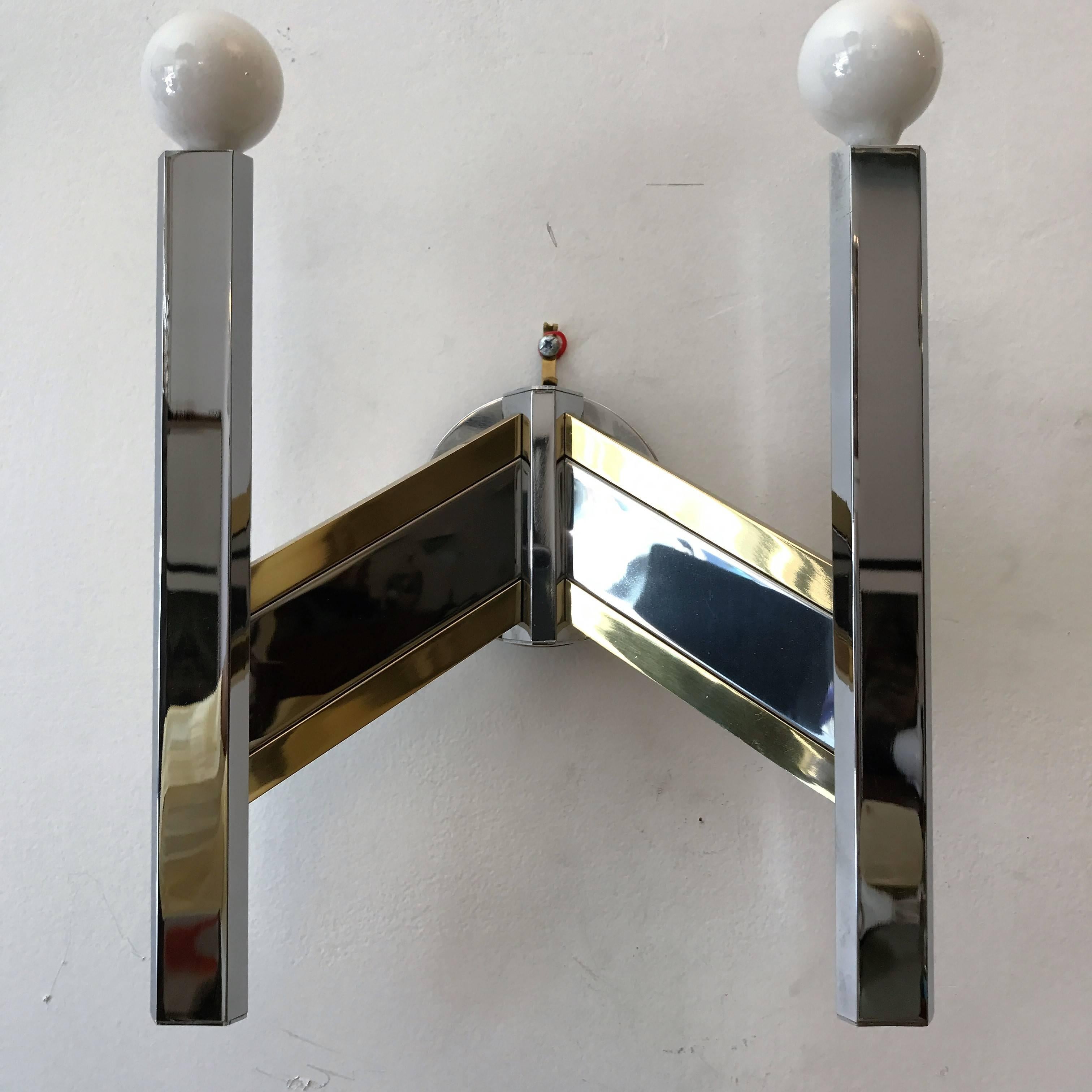 Large 1960s Space Age Sciolari Italian Wall Light In Excellent Condition For Sale In New York, NY