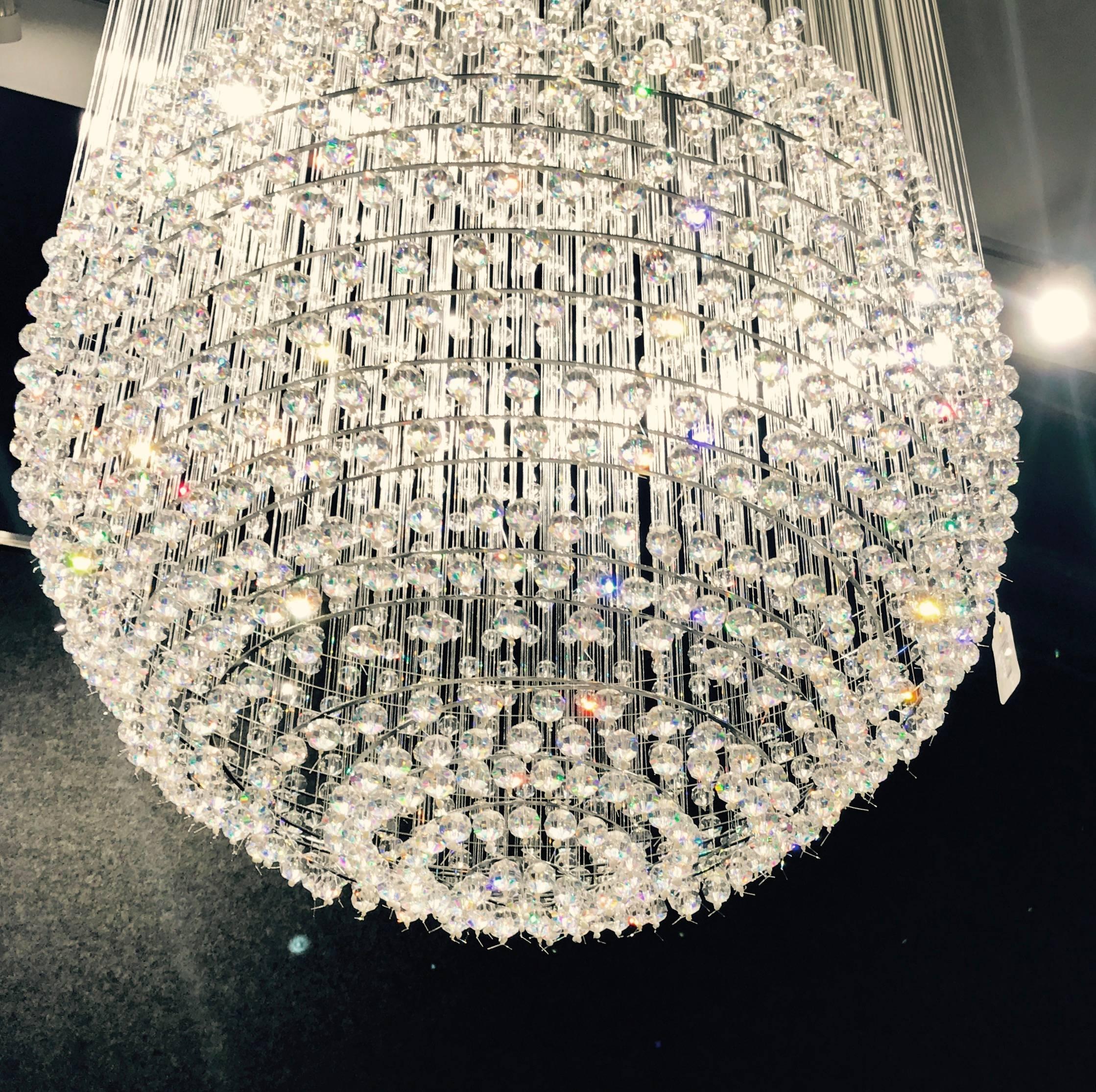 Tom Dixon Swarovski-Kristall-Palast-Kronleuchter im Zustand „Hervorragend“ im Angebot in New York, NY