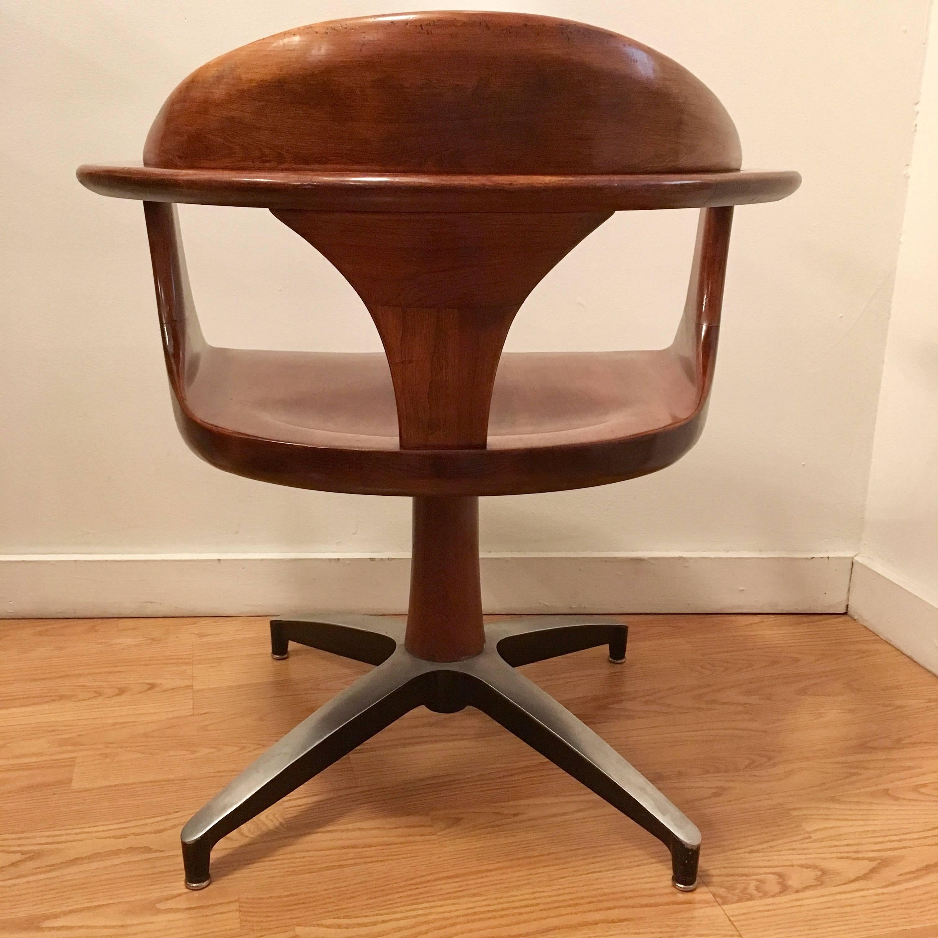 Four Heywood Wakefield Cliff House 1960s Hardwood Chairs In Excellent Condition In New York, NY