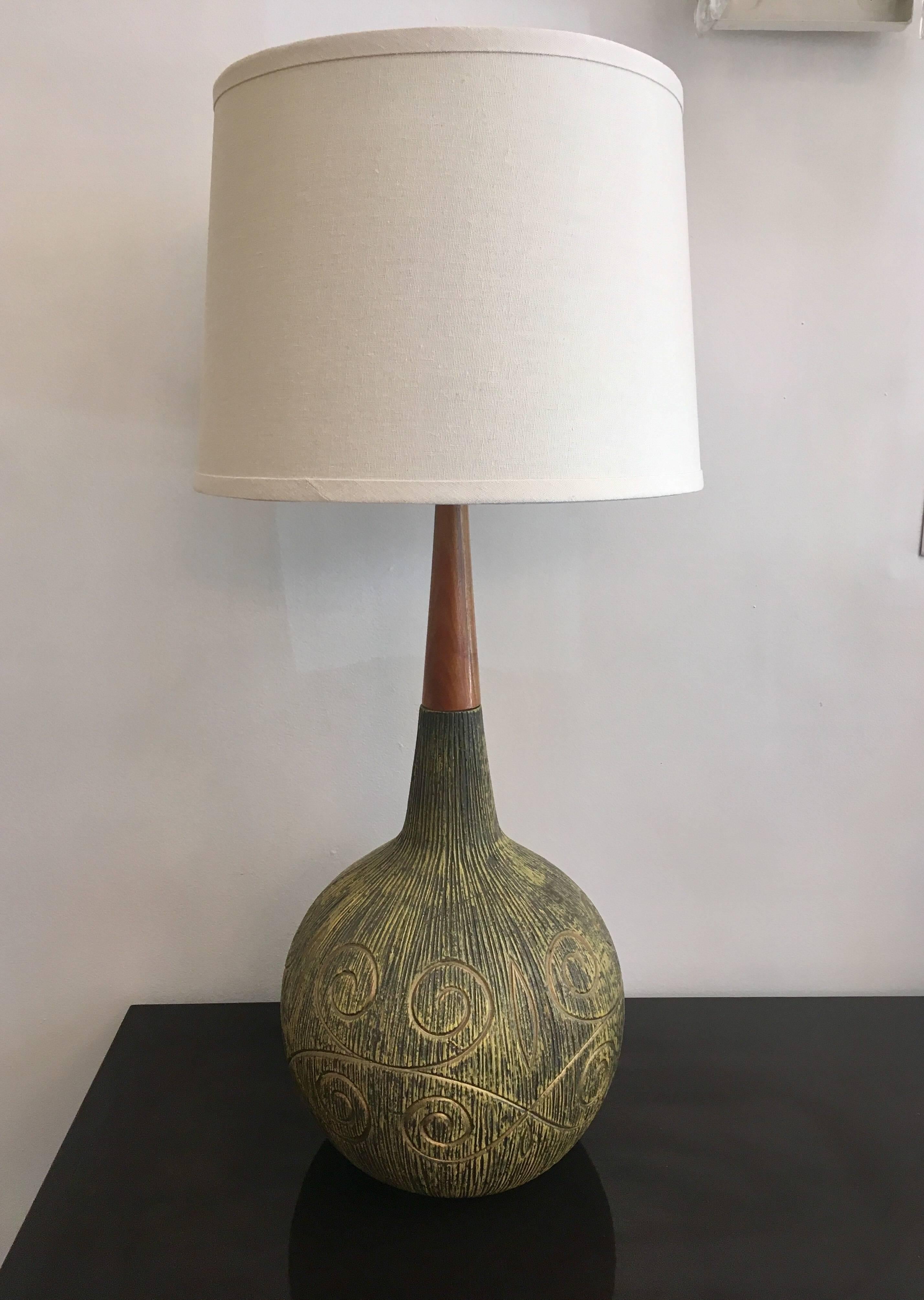 Mid-Century Modern Pair of 1960s Italian Mid-Century Art Pottery Table Lamps