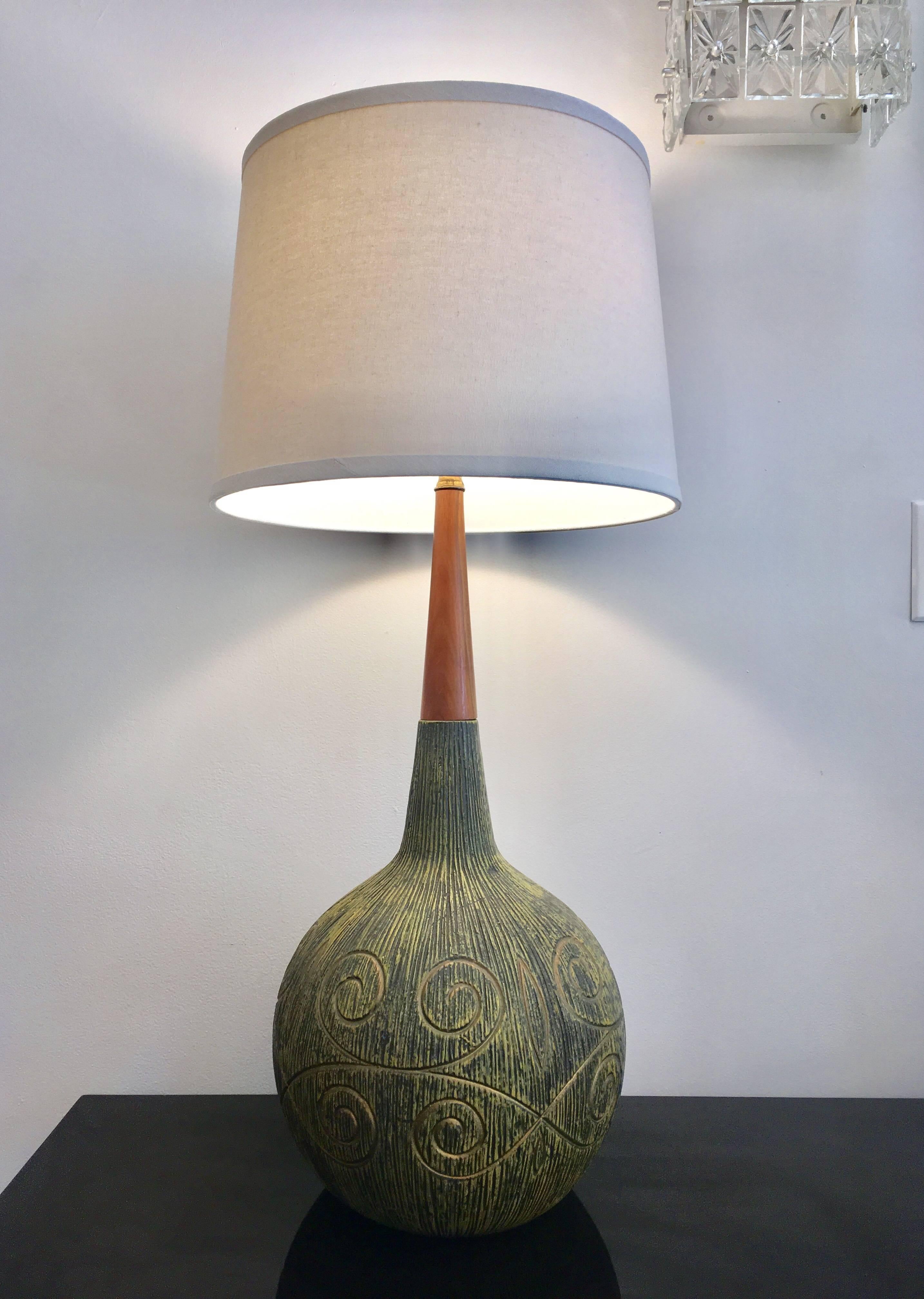 Pair of 1960s Italian Mid-Century Art Pottery Table Lamps 4