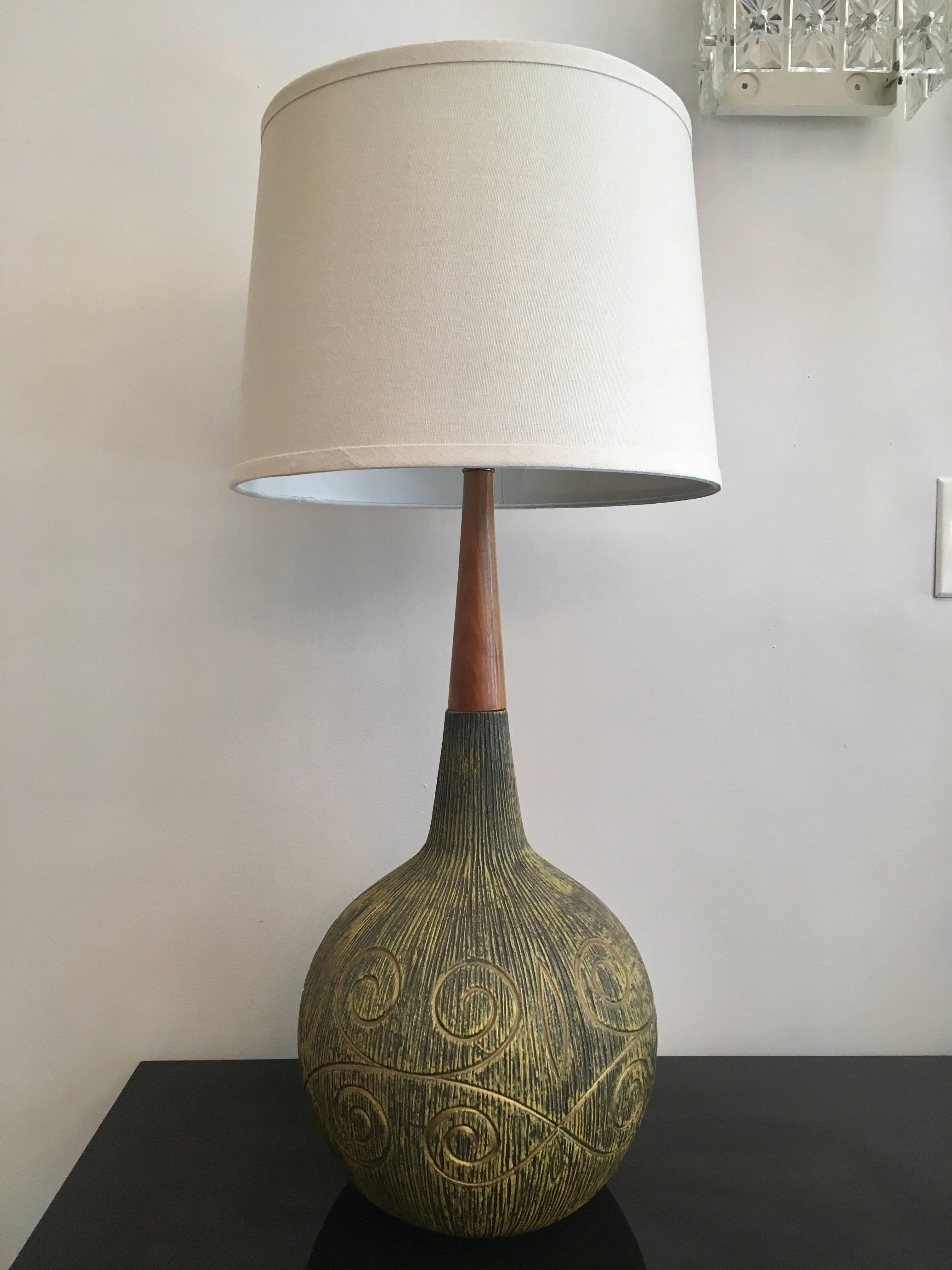 Pair of 1960s Italian Mid-Century Art Pottery Table Lamps 5