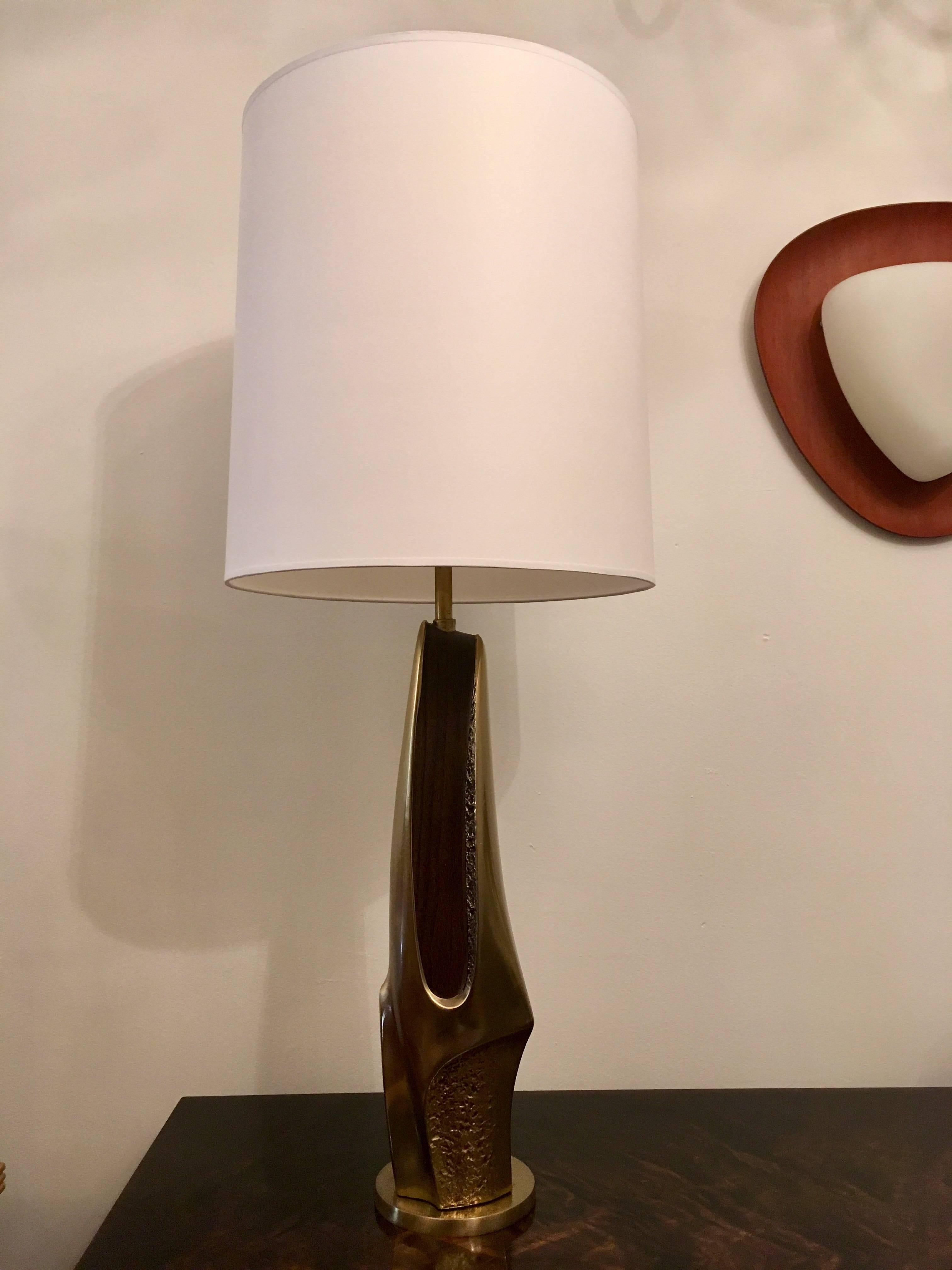 An original pair of brass and walnut sculptural 1970s table lamps by the American lighting firm, Laurel and company. Newly rewired.