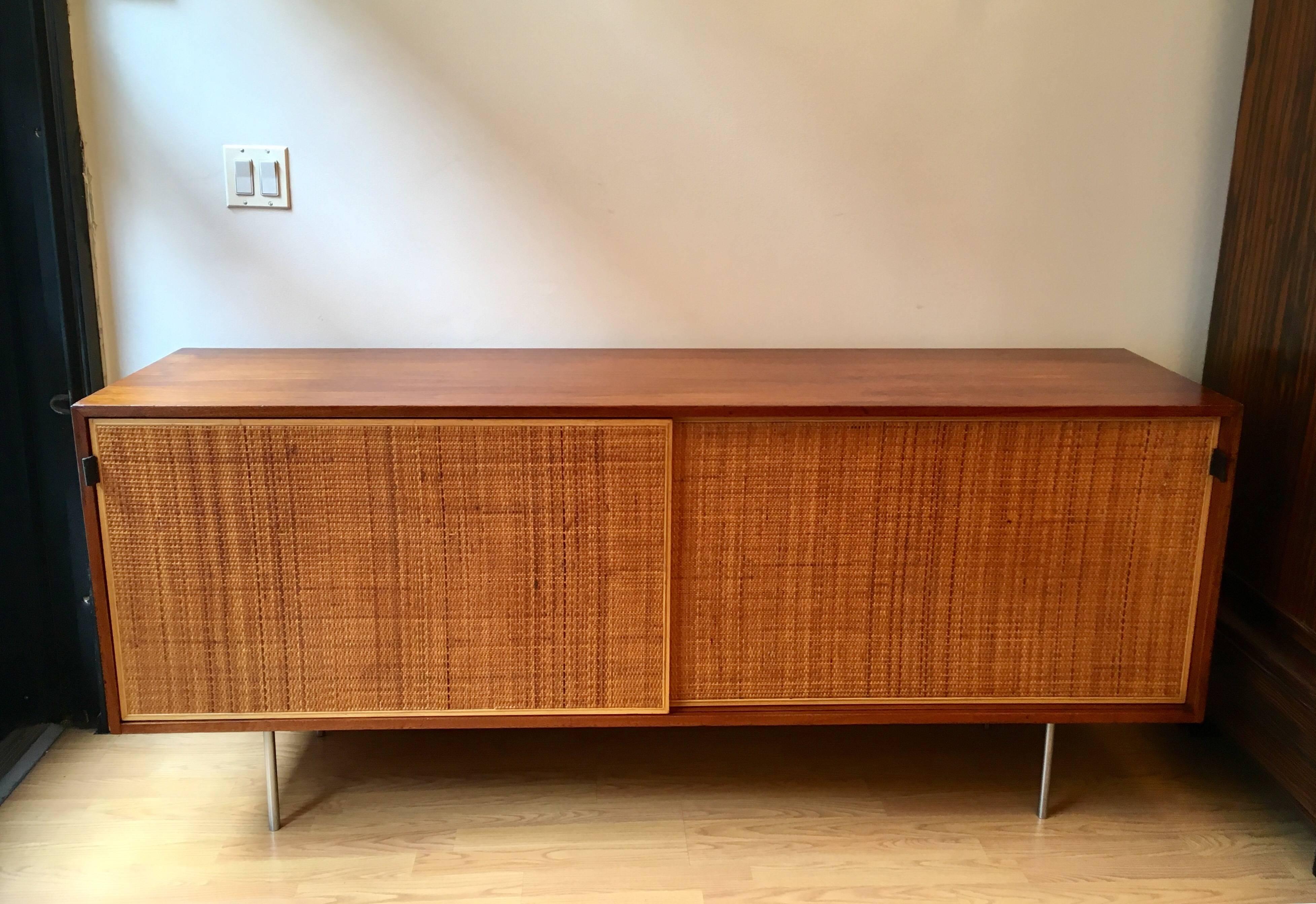 Florence Knoll Grasscloth Walnut, 1950s Credenza Cabinet In Excellent Condition In New York, NY