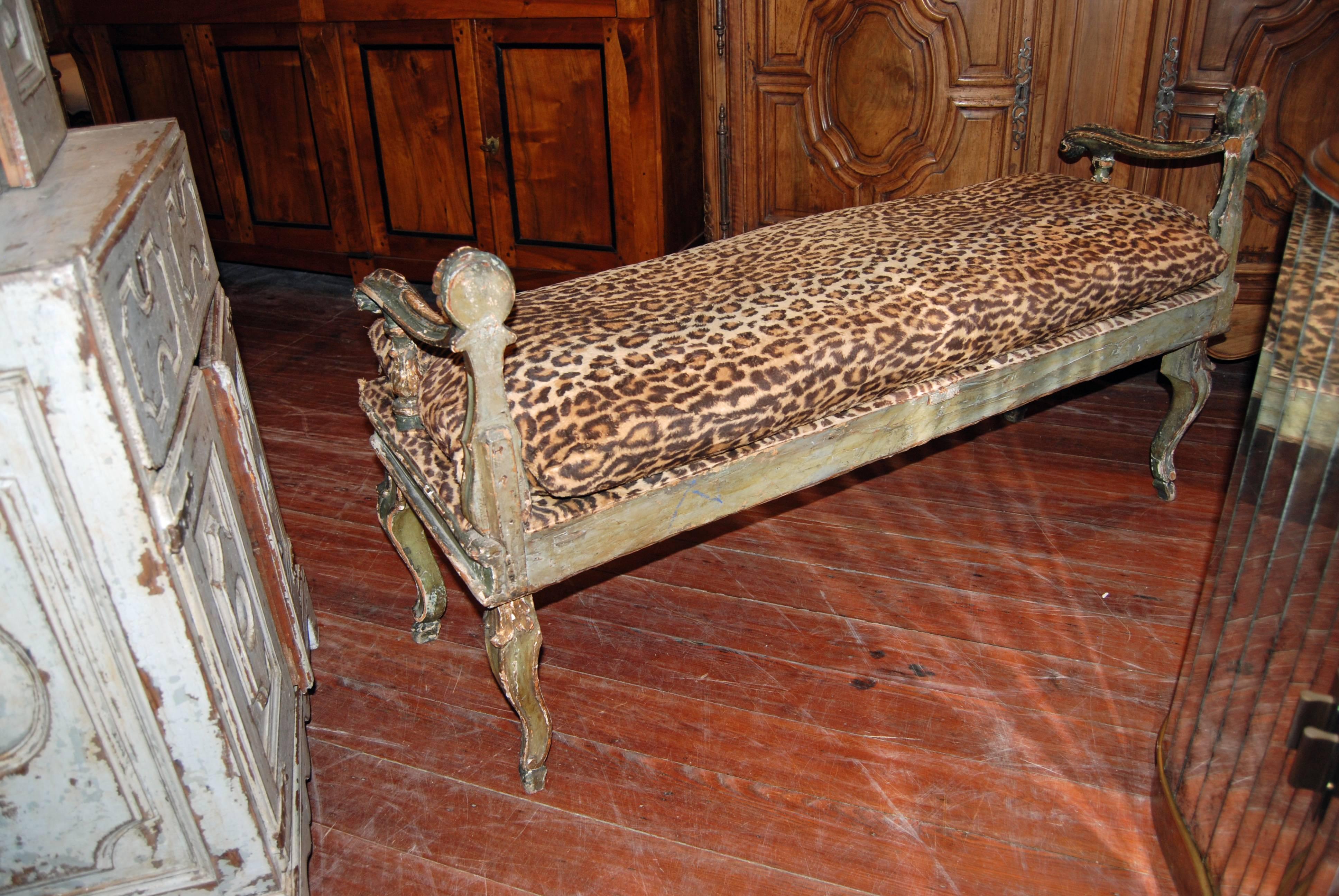 Venetian Painted Bench In Fair Condition In New Orleans, LA