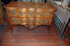 Exceptional 18th Century Walnut Commode
