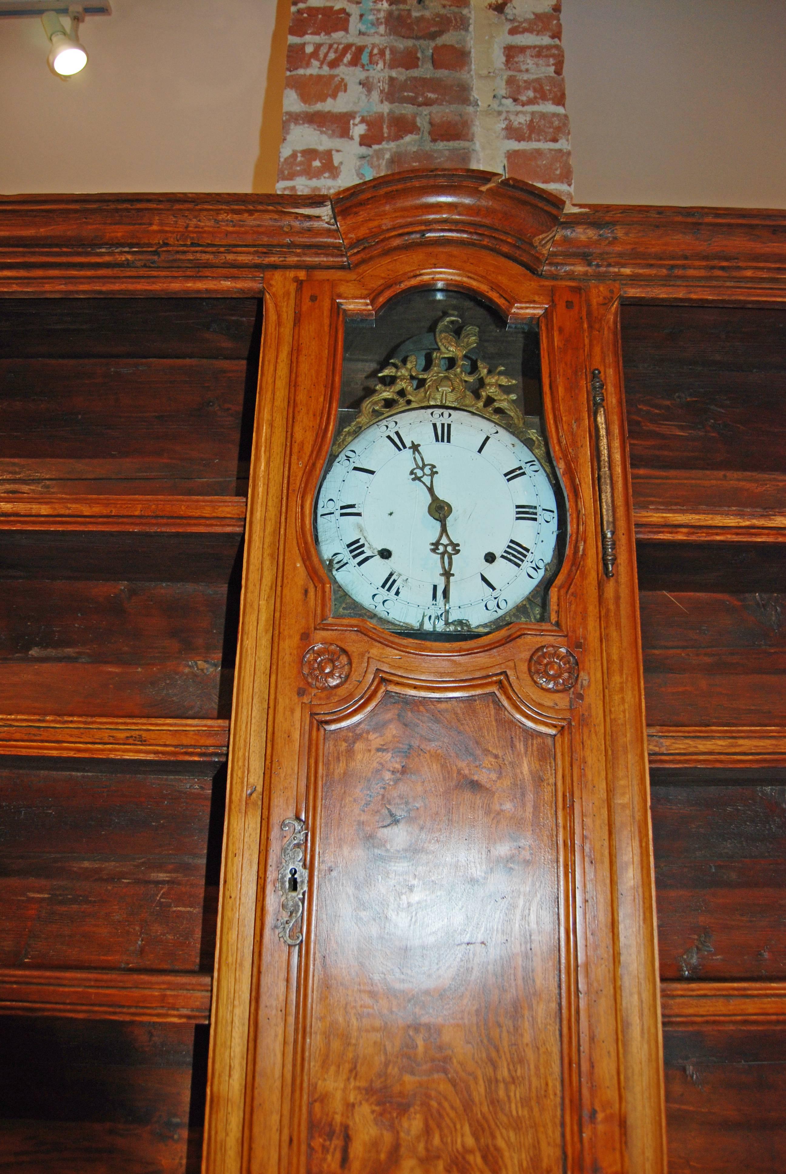 19th Century French Walnut Rustic Buffet Vaisselier with Mobilier Clock 3