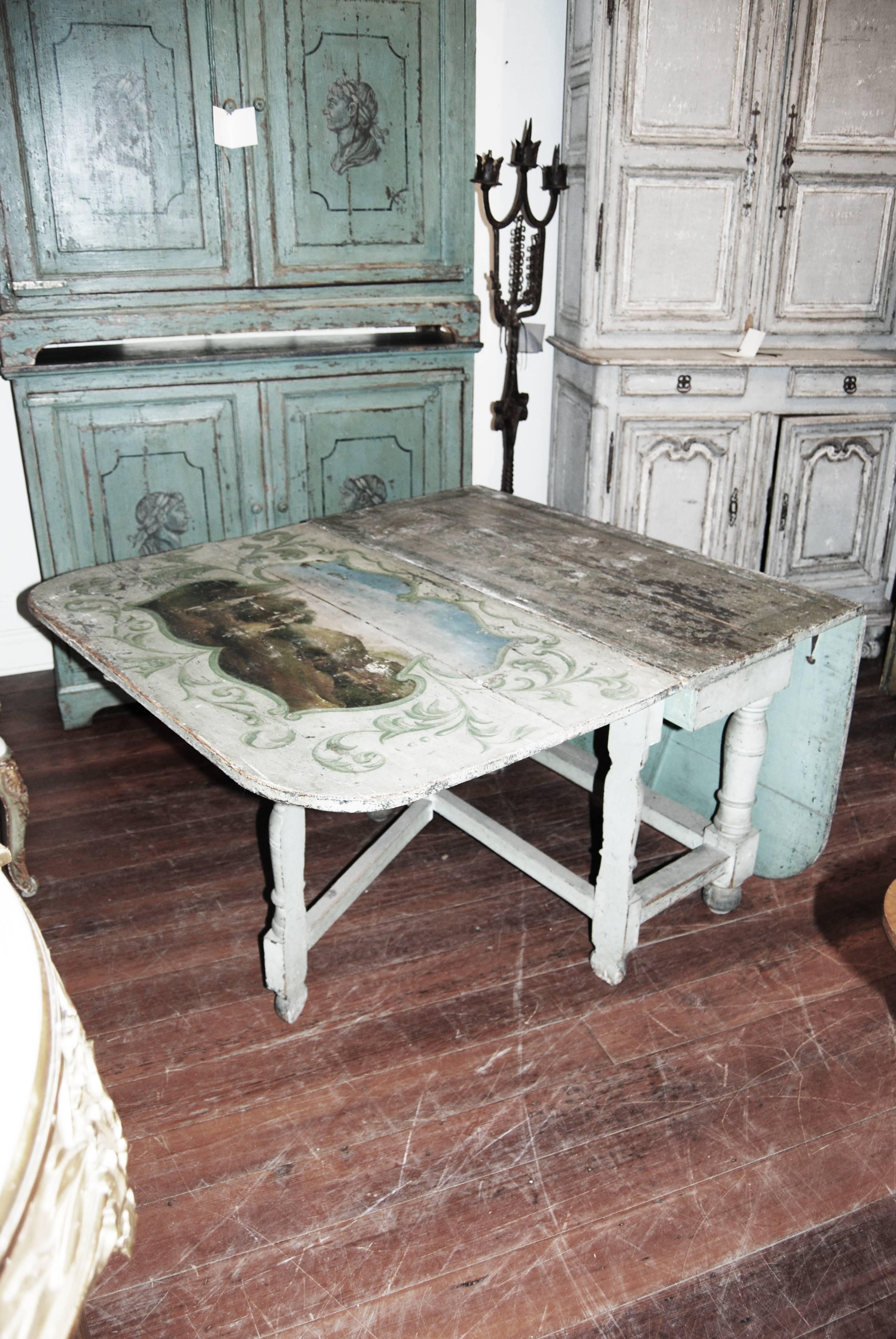 Bemalter französischer Gateleg-Tisch aus dem 18. Jahrhundert im Zustand „Relativ gut“ im Angebot in New Orleans, LA