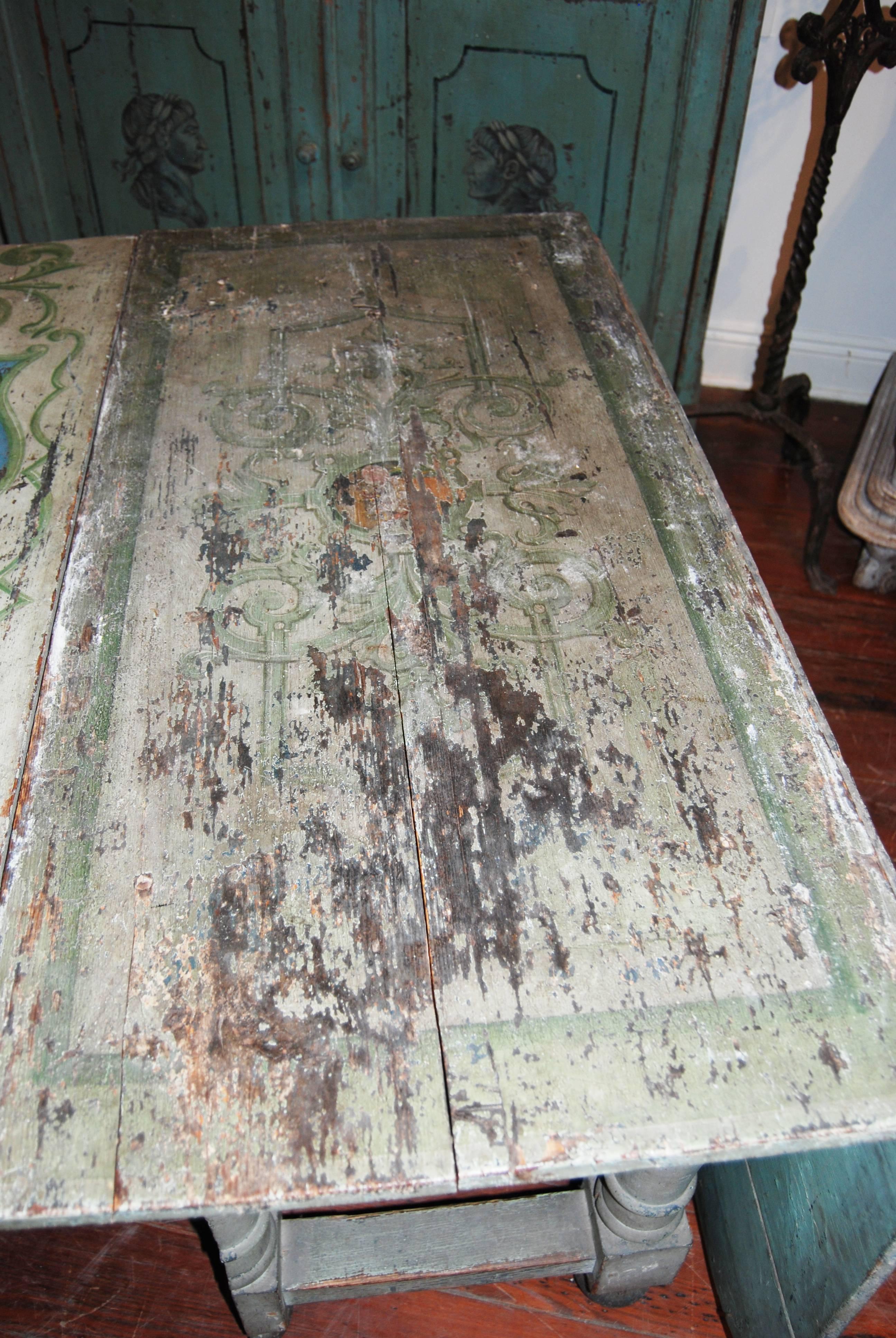 Bemalter französischer Gateleg-Tisch aus dem 18. Jahrhundert (18. Jahrhundert und früher) im Angebot