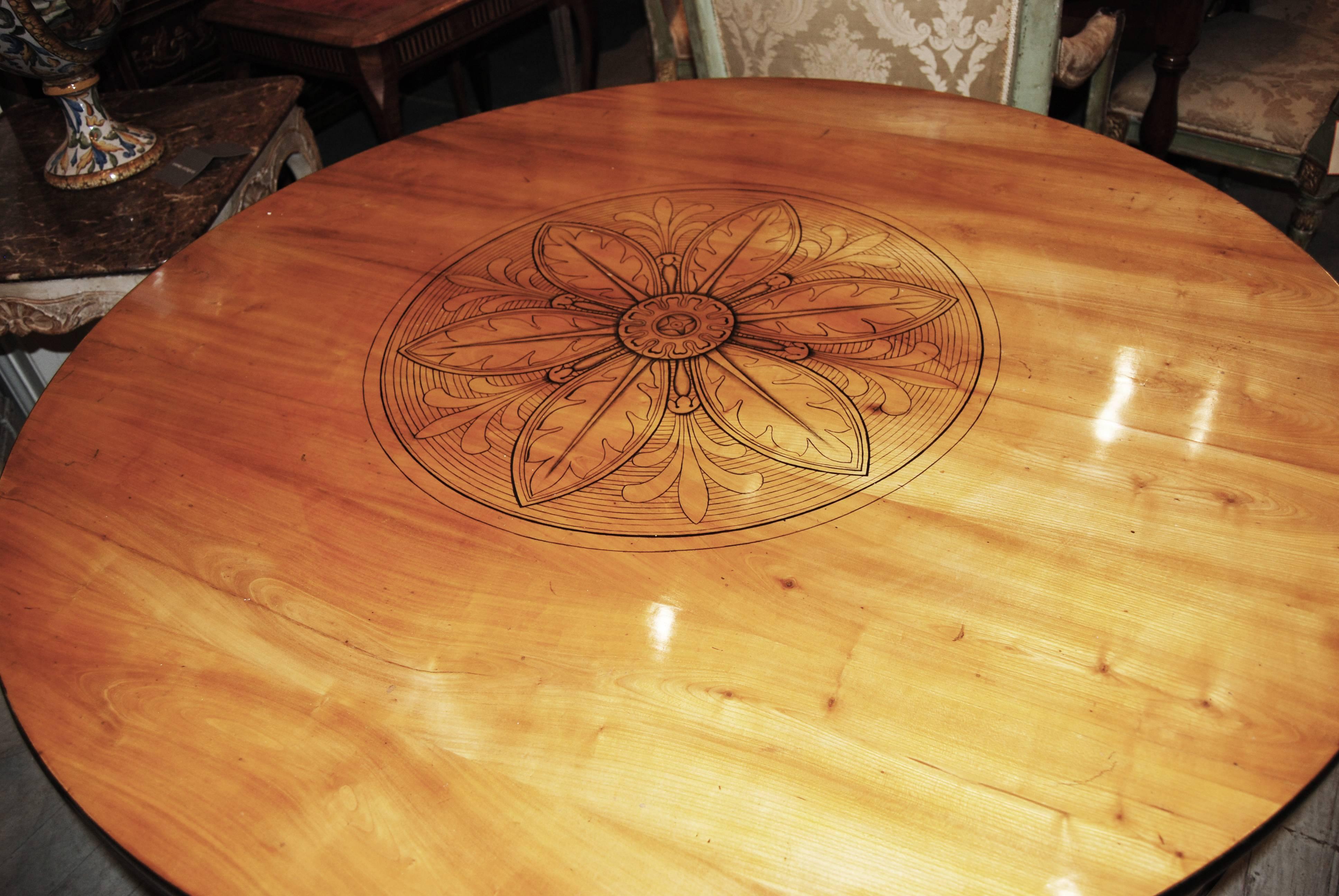 Beautiful 19th century. Biedermeier maple and ebony center table.