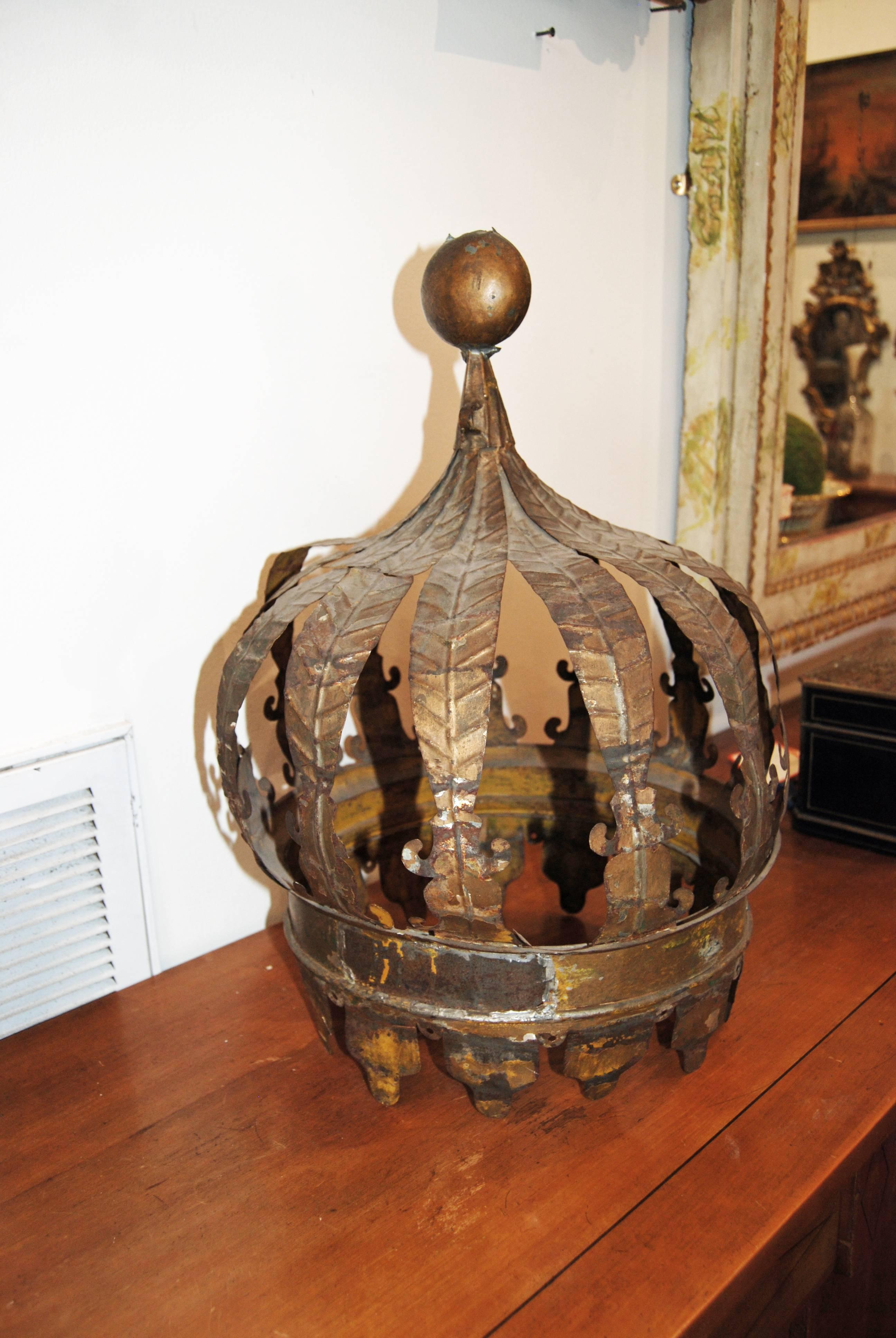 19th Century Tole Corona In Good Condition For Sale In New Orleans, LA