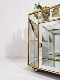 1970s Italian Mid-Century Modern Hi-Fi Cabinet / Bar Cart in Brass Glass Mirror