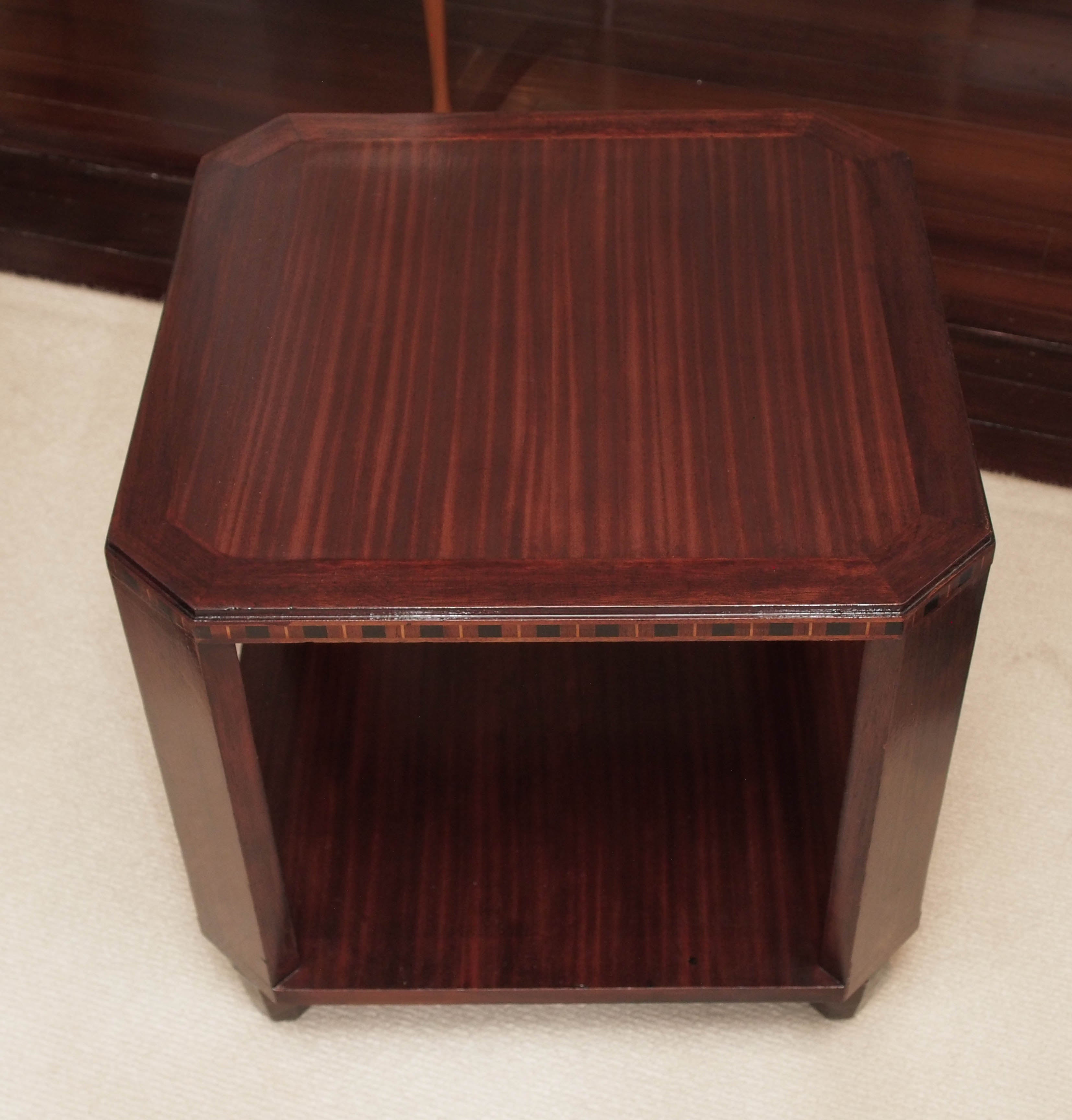 Art Deco Side Table in Mahogany For Sale 1