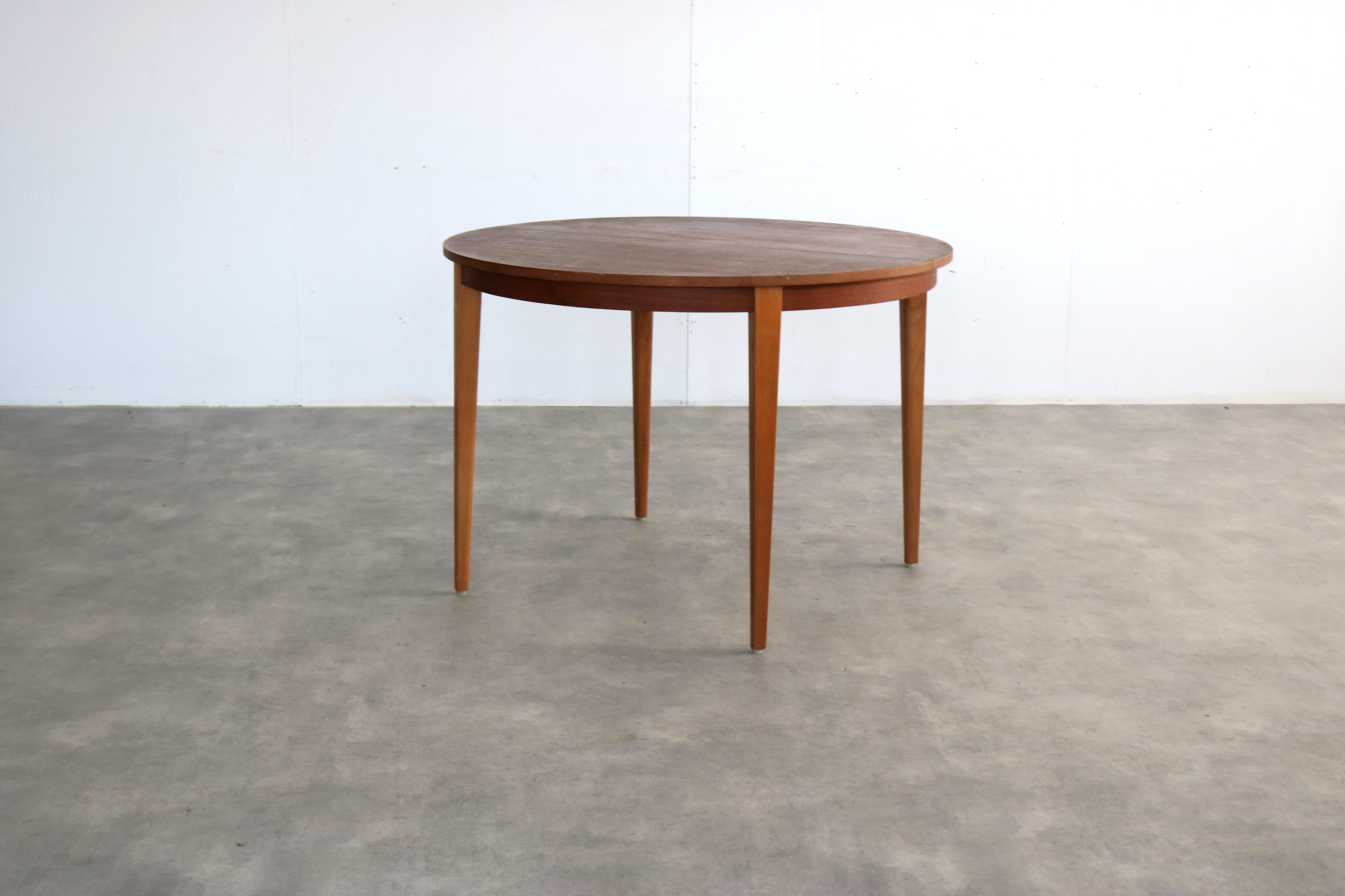 vintage dining table  round table  teak  1960s  Swedish

period  1960s
design  unknown  Sweden
condition  good  light signs of use; veneer marks
size  73 x 105 x 105 (hxbxd) 

details  teak; 

item number  2853