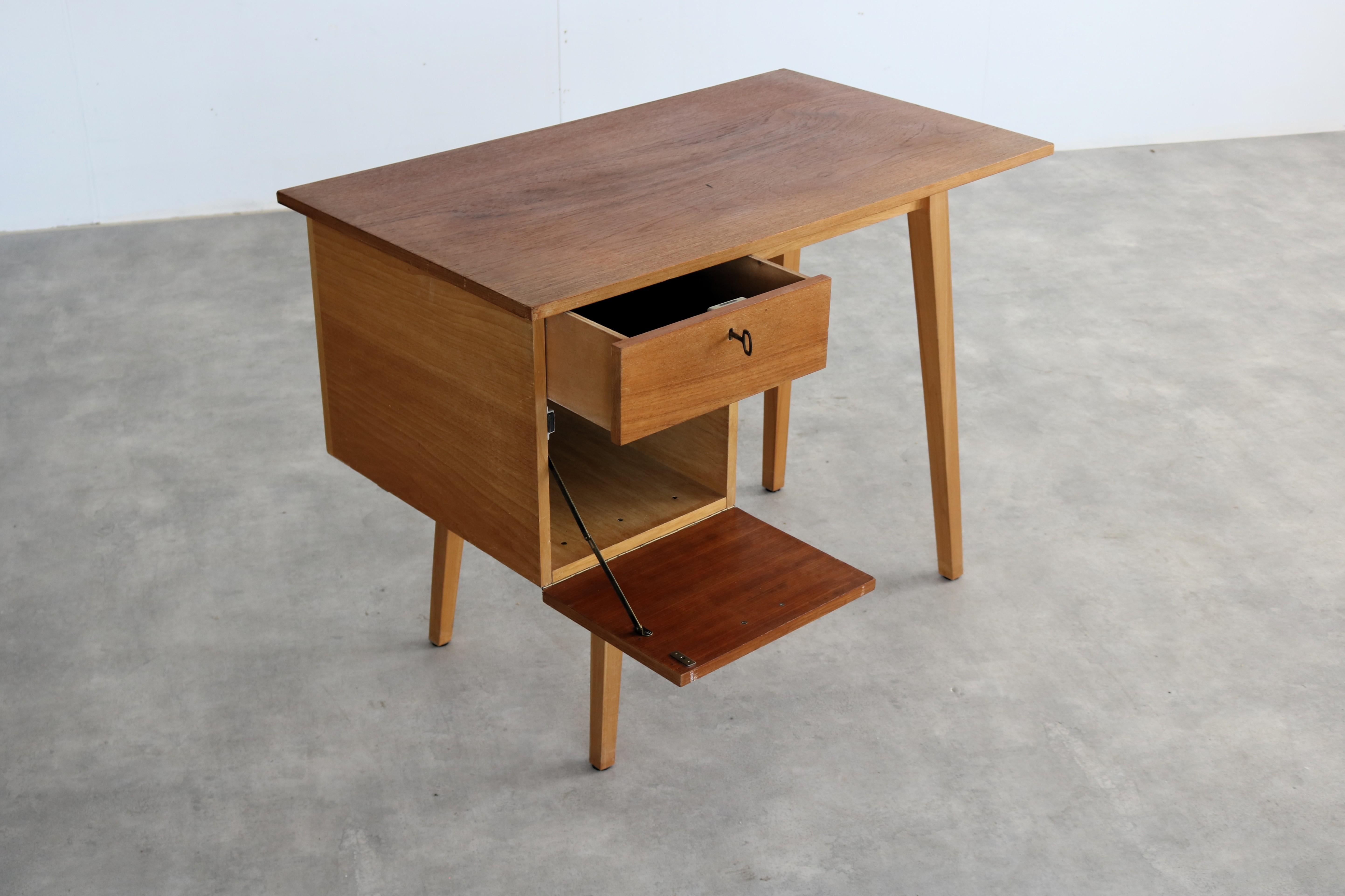 alter Schreibtisch  Schreibtisch  Teakholz  1960s im Angebot 2