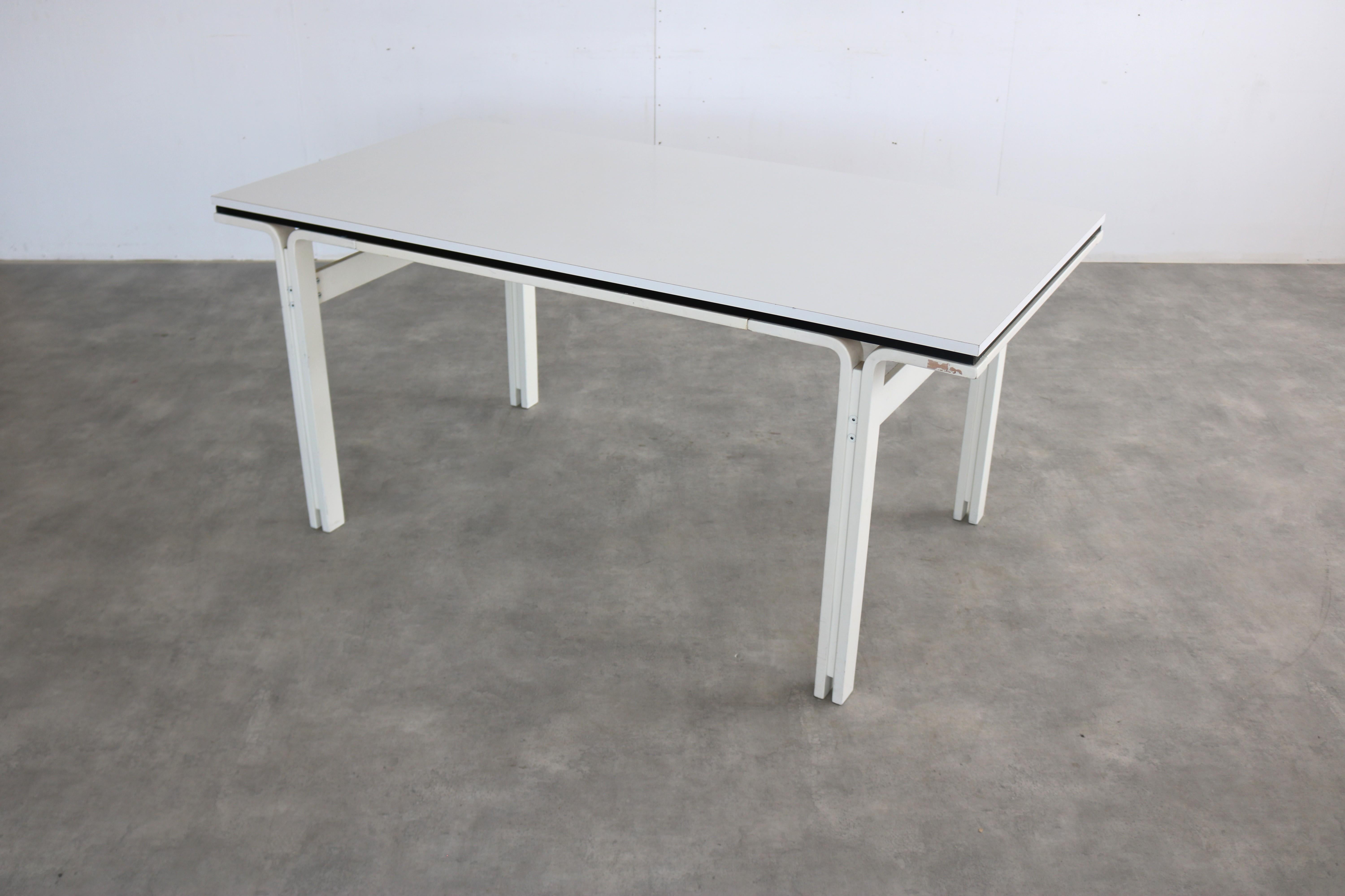 vintage dining table  table  70s  Pastoe In Good Condition For Sale In Lemmer, NL