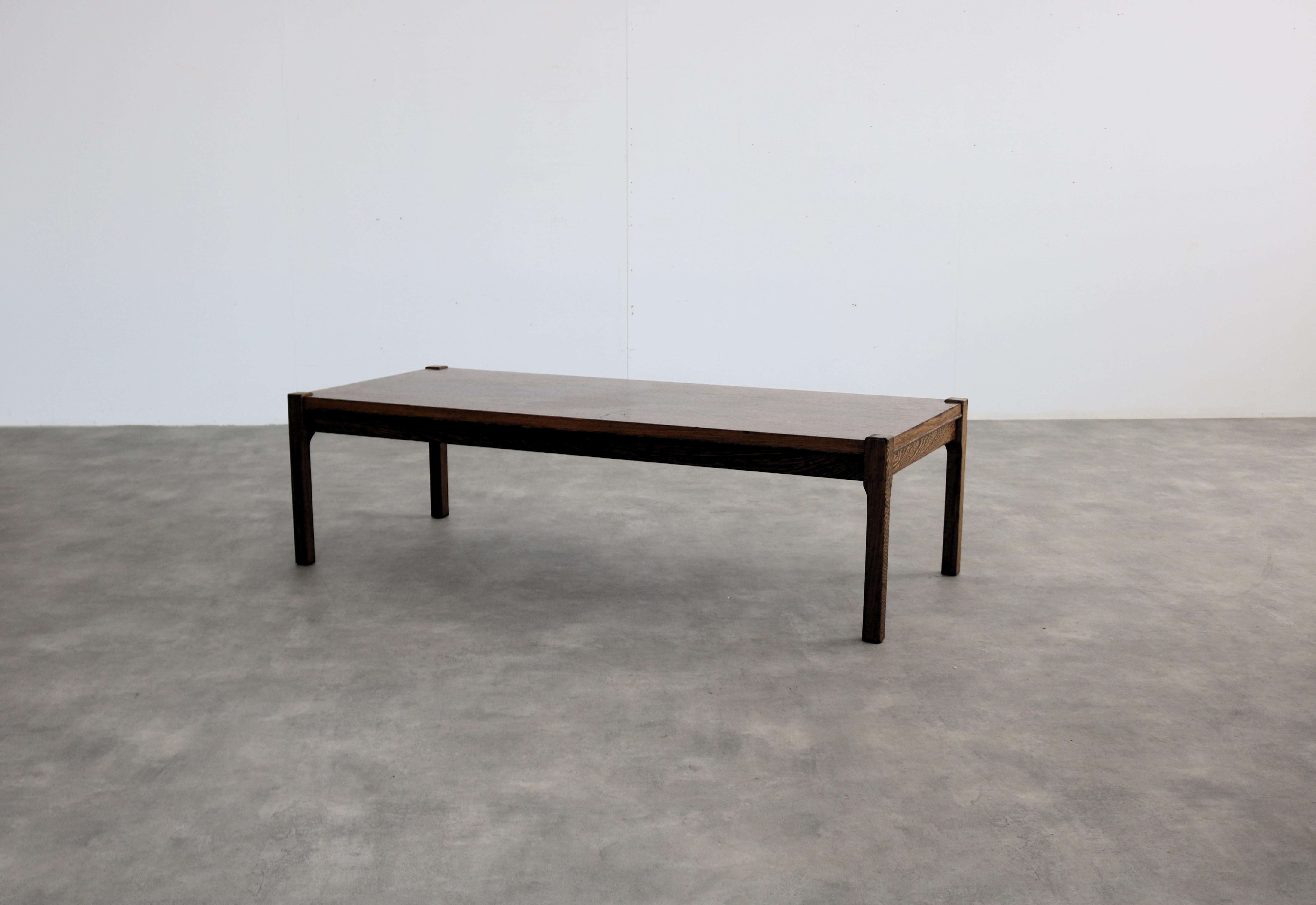 mesa de centro vintage  mesa  60s  wengué

periodo  60s
diseño  desconocido
condición  bien  pequeños signos de uso
talla  40 x 141 x 61 (hxbxd)

detalles  wenge; 

número de artículo  2861