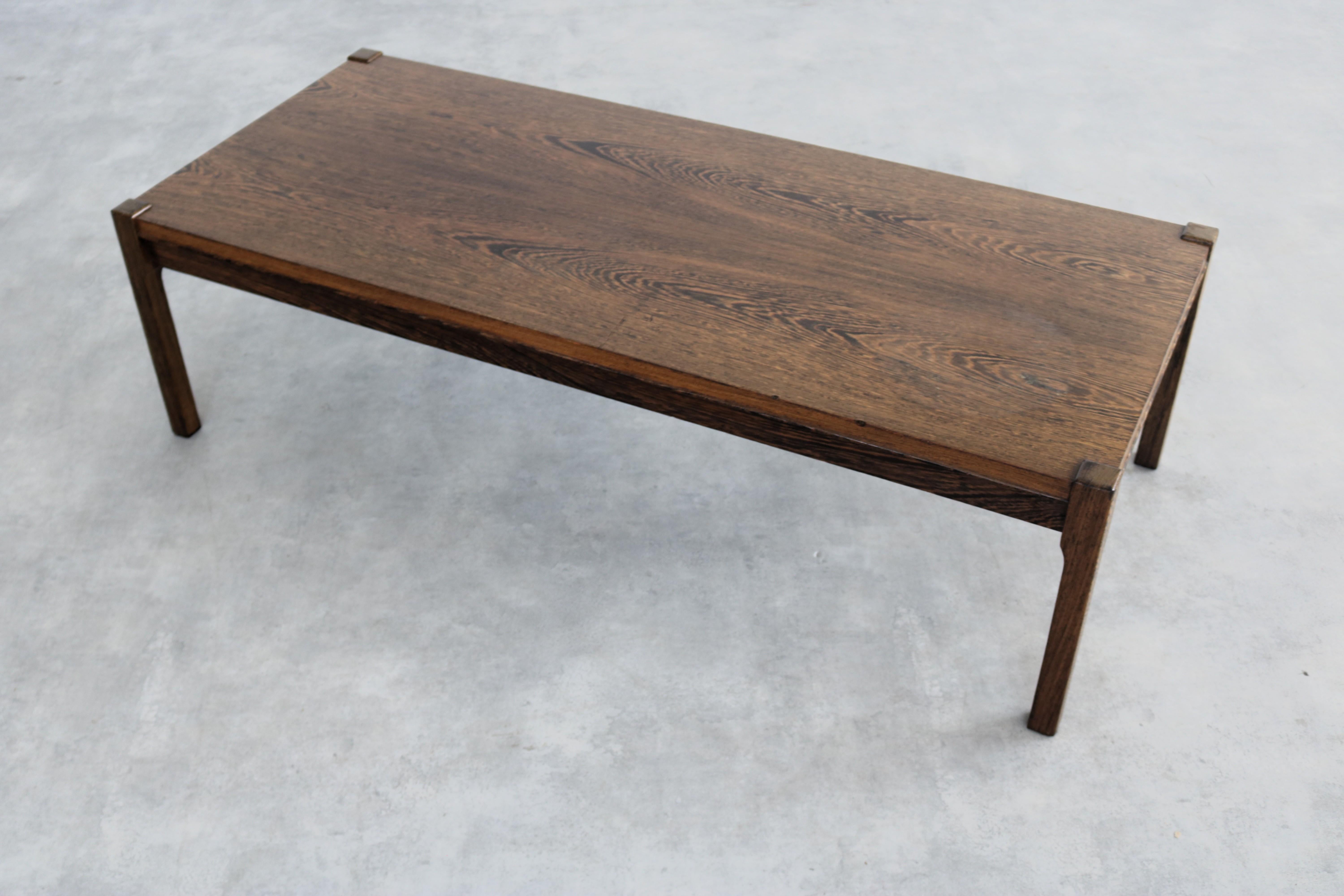 mesa de centro vintage  mesa  60s  wengué en Bueno estado para la venta en Lemmer, NL