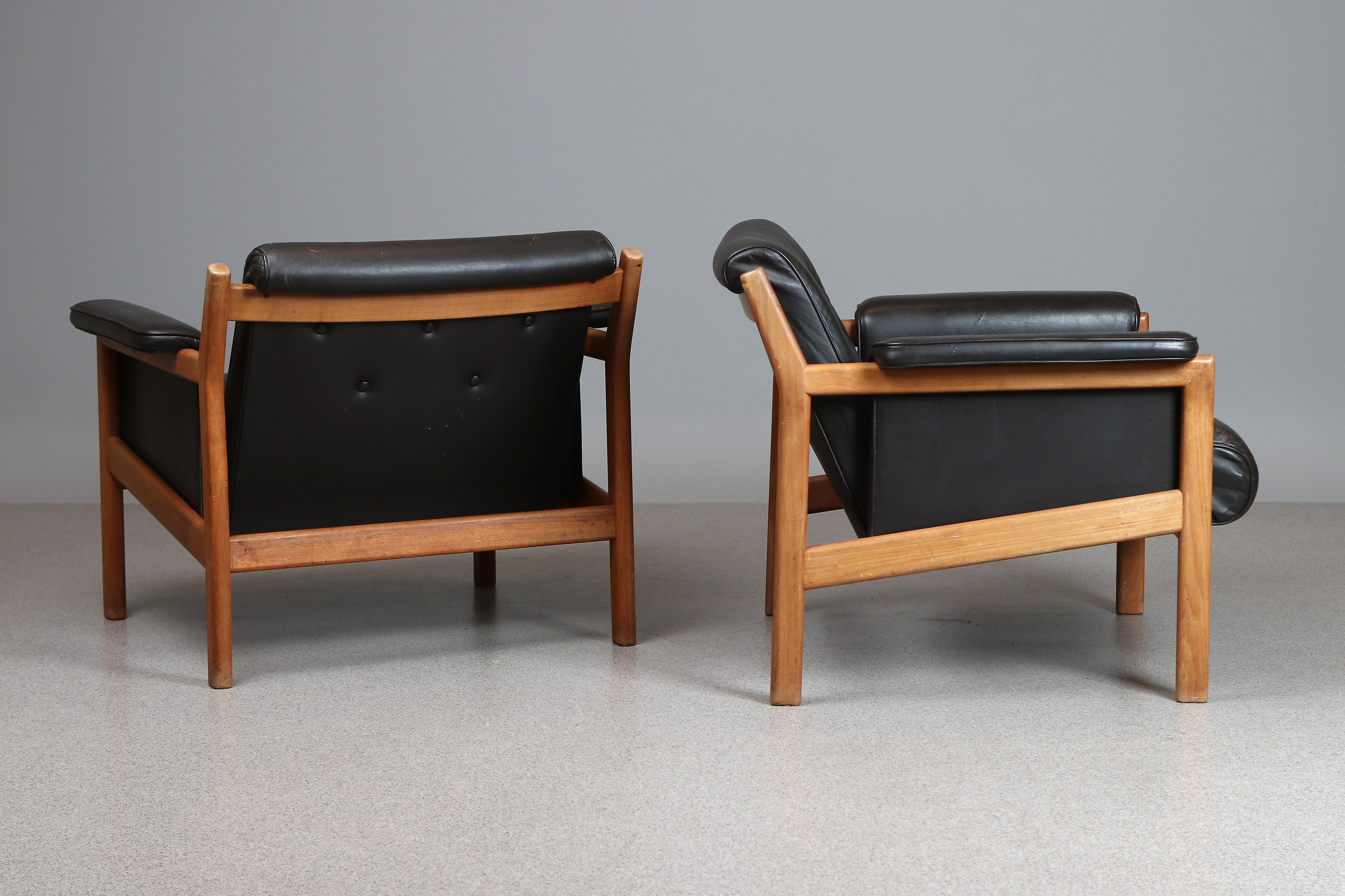 Karl Erik Ekselius (Schweden, 1914-1998)
  Sessel/Loungesessel, hergestellt von JOC Vetlanda Schweden im Jahr 1960. Diese Stühle sind imunufactured  mit einer hochwertigen Konstruktion, die jahrelang halten wird. Das Gestell ist aus Teakholz, die