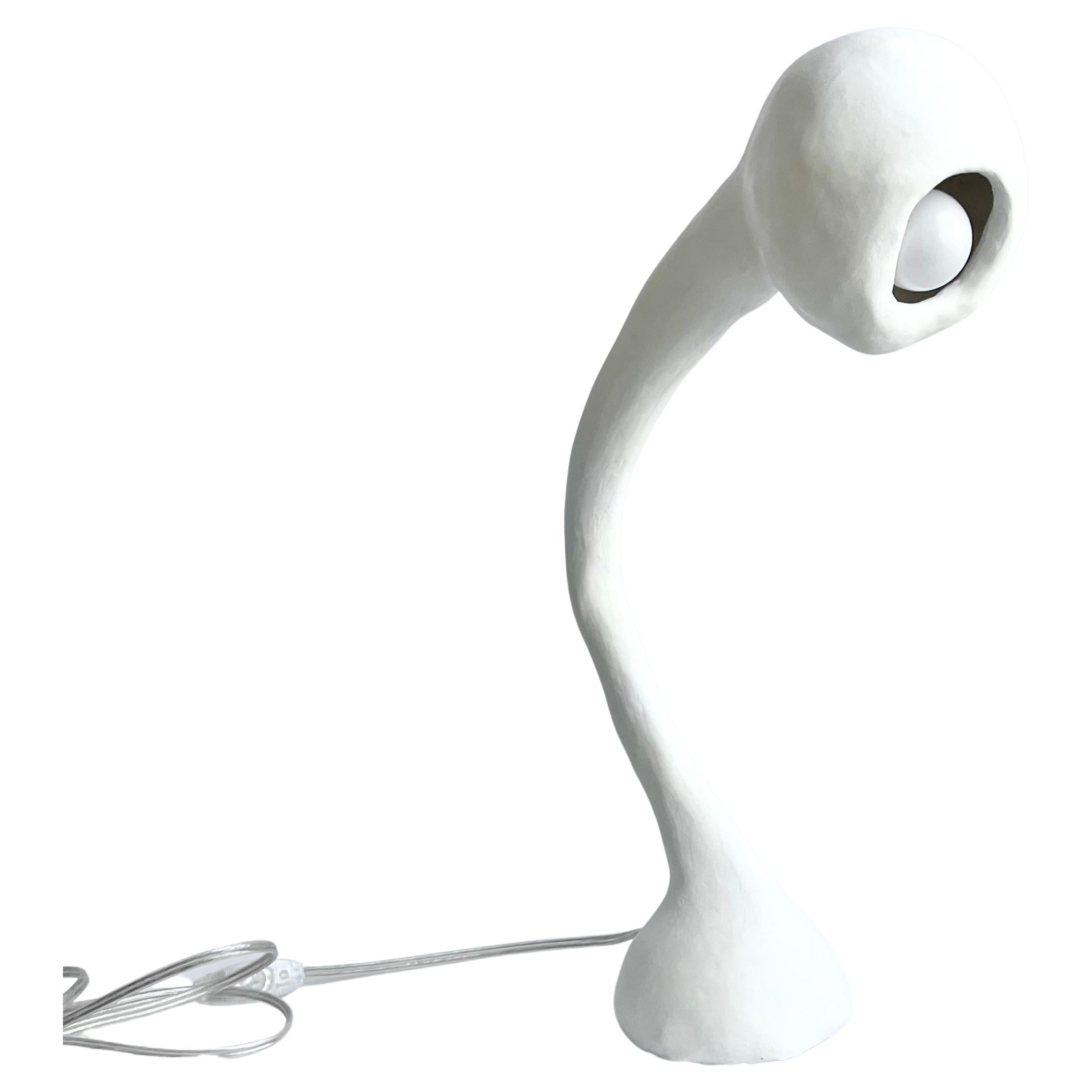 Lampe de bureau haute Biomorphic Xl Line de Studio Chora, pierre calcaire blanche, en stock en vente