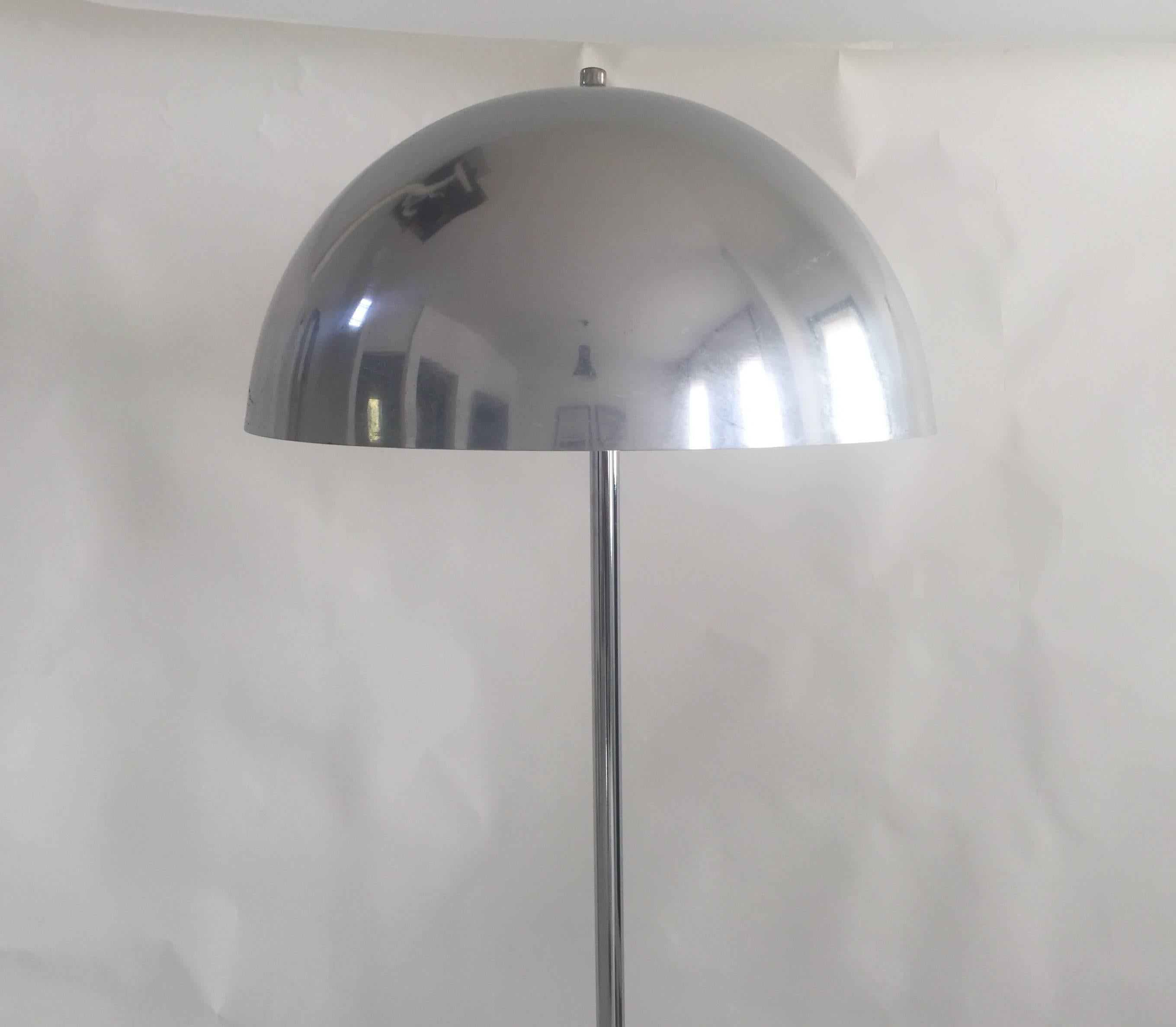 Modernist polished chrome floor lamp with matching shade, USA, circa 1970. In the style of Robert Sonneman. Takes one standard U.S. bulb, 100 watts max.

Dimensions: 
Height 56 inches
Shade height 9 inches
Shade width 16 inches
Base width 11