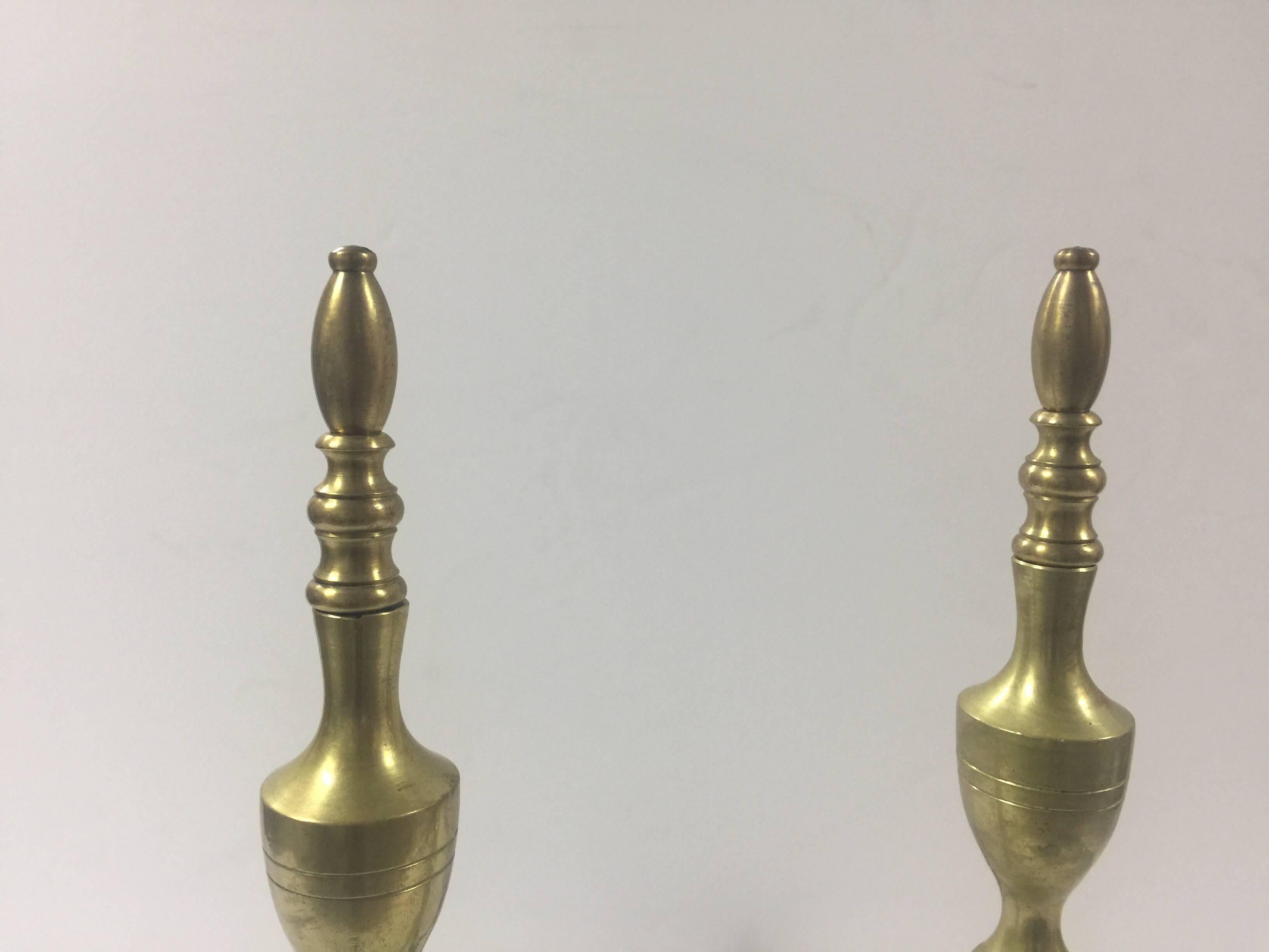 Vintage 1940s Traditional Polished Brass Andirons In Excellent Condition In New York, NY