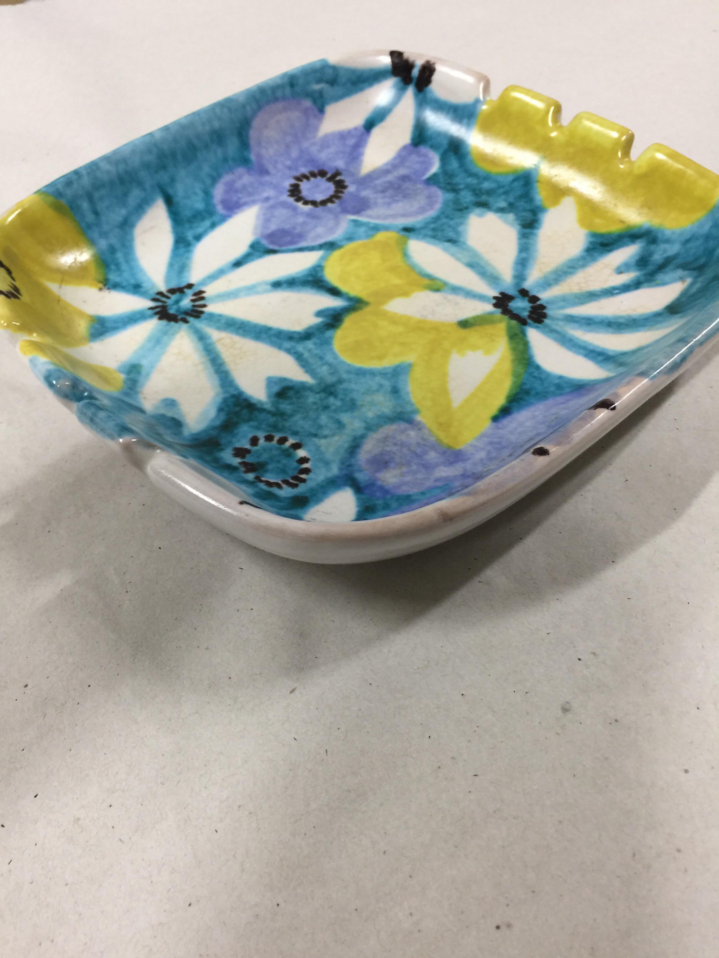 A ceramic ashtray / bowl with a signature hand-painted floral pattern made by Raymor, Italy, circa 1950. Signed with sticker and marking.

Measures 7.5 inches x 7.5 inches square x 1.5 inches high.

May be viewed at our location at the NYDC