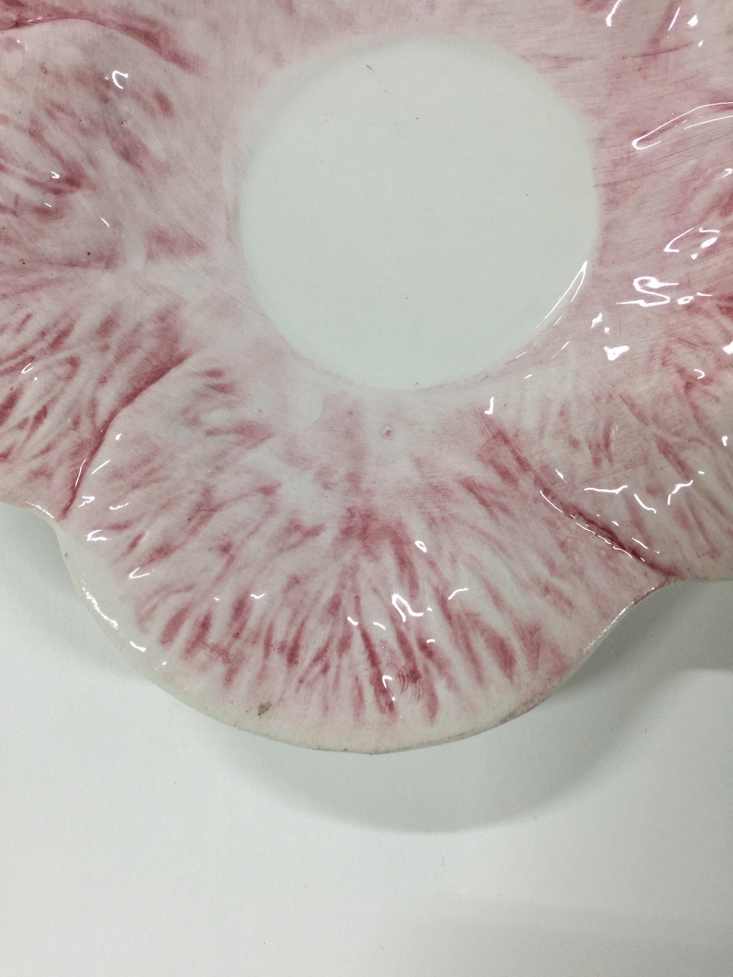 Majolica Pink Cabbage Dish by Mottahede In Good Condition For Sale In New York, NY