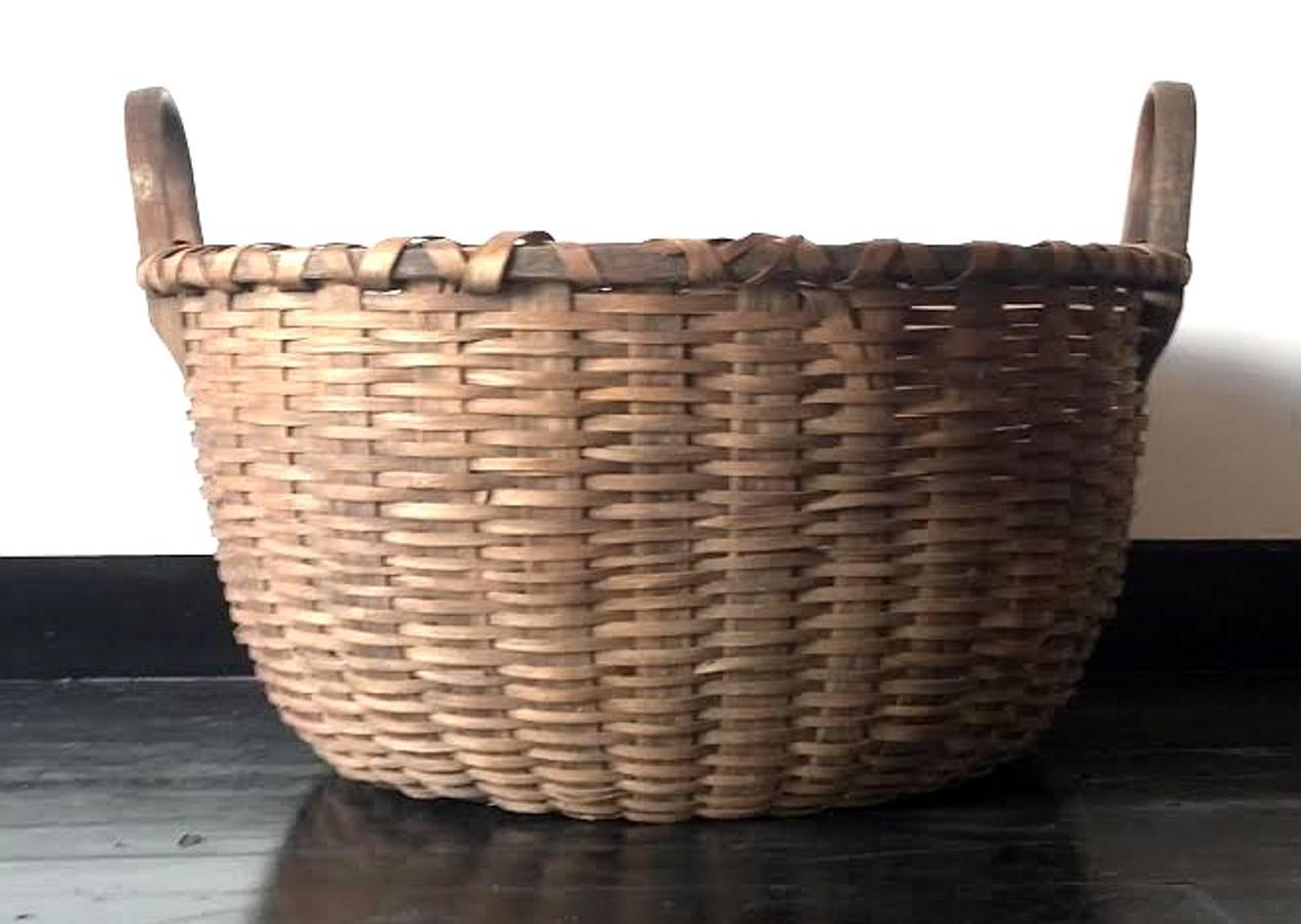 Large Shaker Gathering Basket, circa 18401850 For Sale at 1stdibs