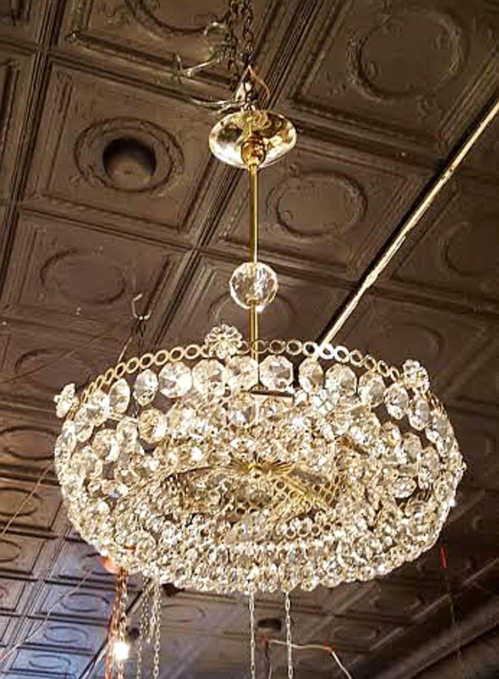 Great design and of the highest quality. Solid frame castings and very bright crystals make up this showstopper. 
All new wiring, takes six chandelier base bulbs max 60 watts each.

Perfect size for any application.