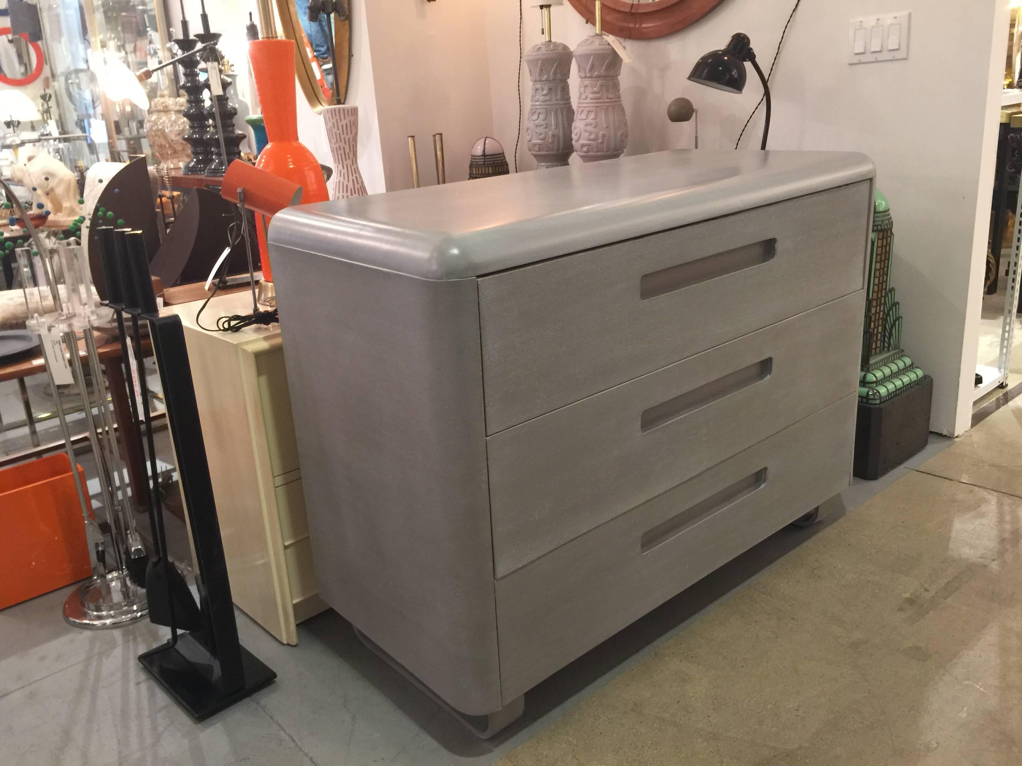 dresser minimalist