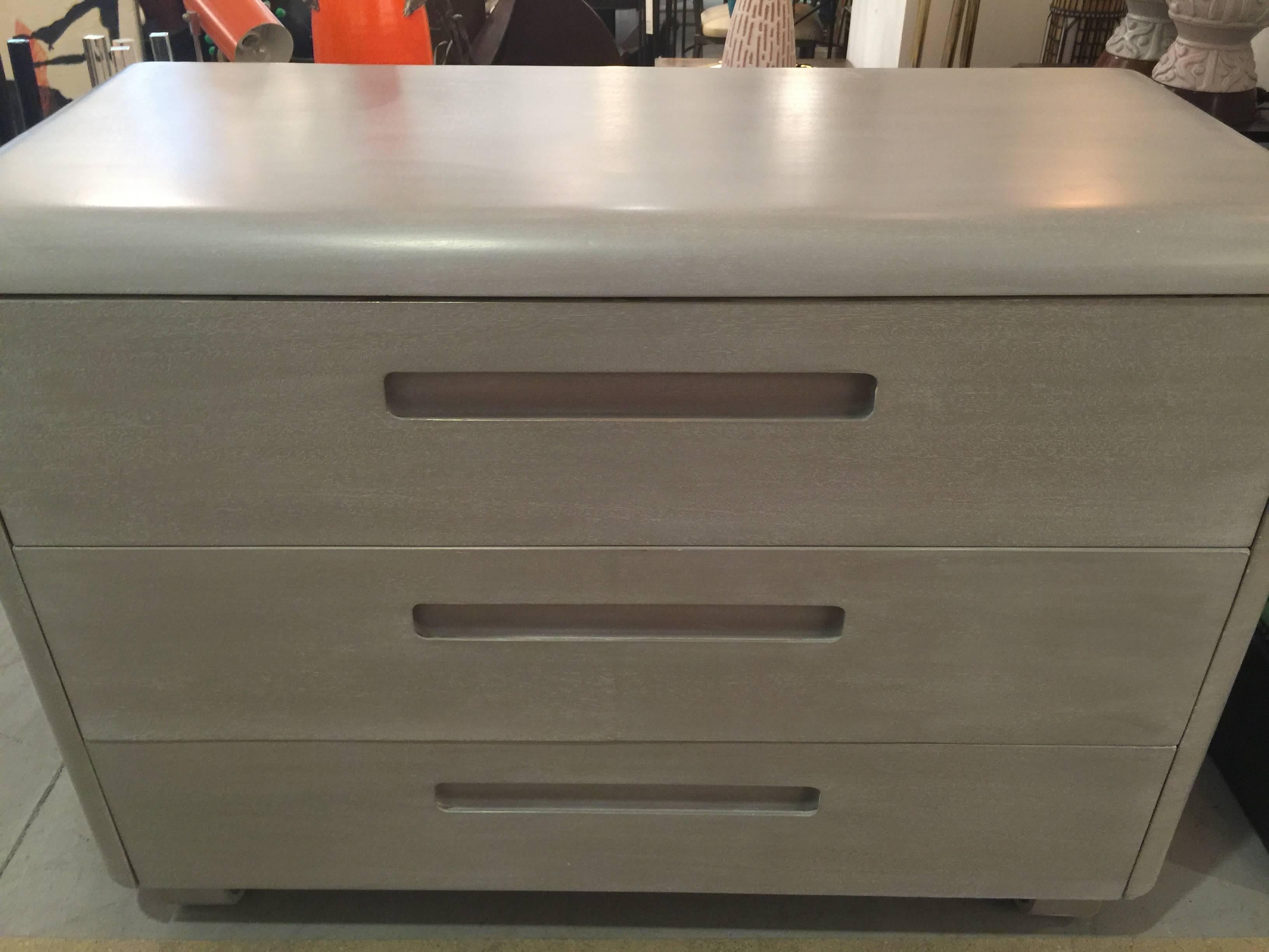 Mid-Century Modern Minimalist Mid-Century Dresser in Gray Finish