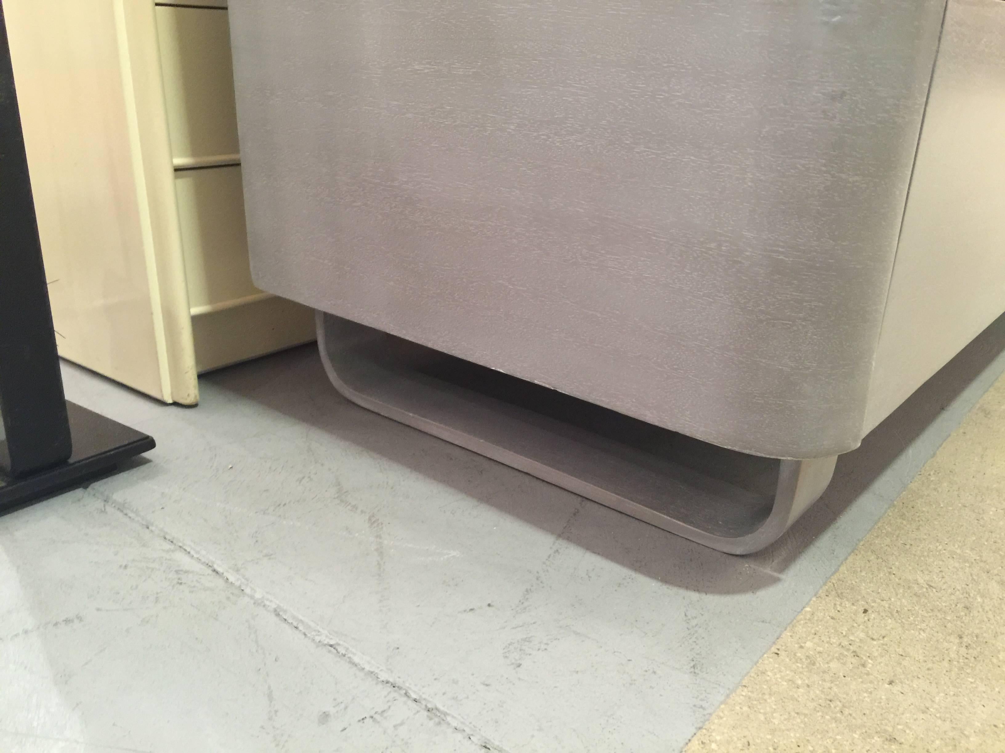 Minimalist Mid-Century Dresser in Gray Finish In Excellent Condition In New York, NY