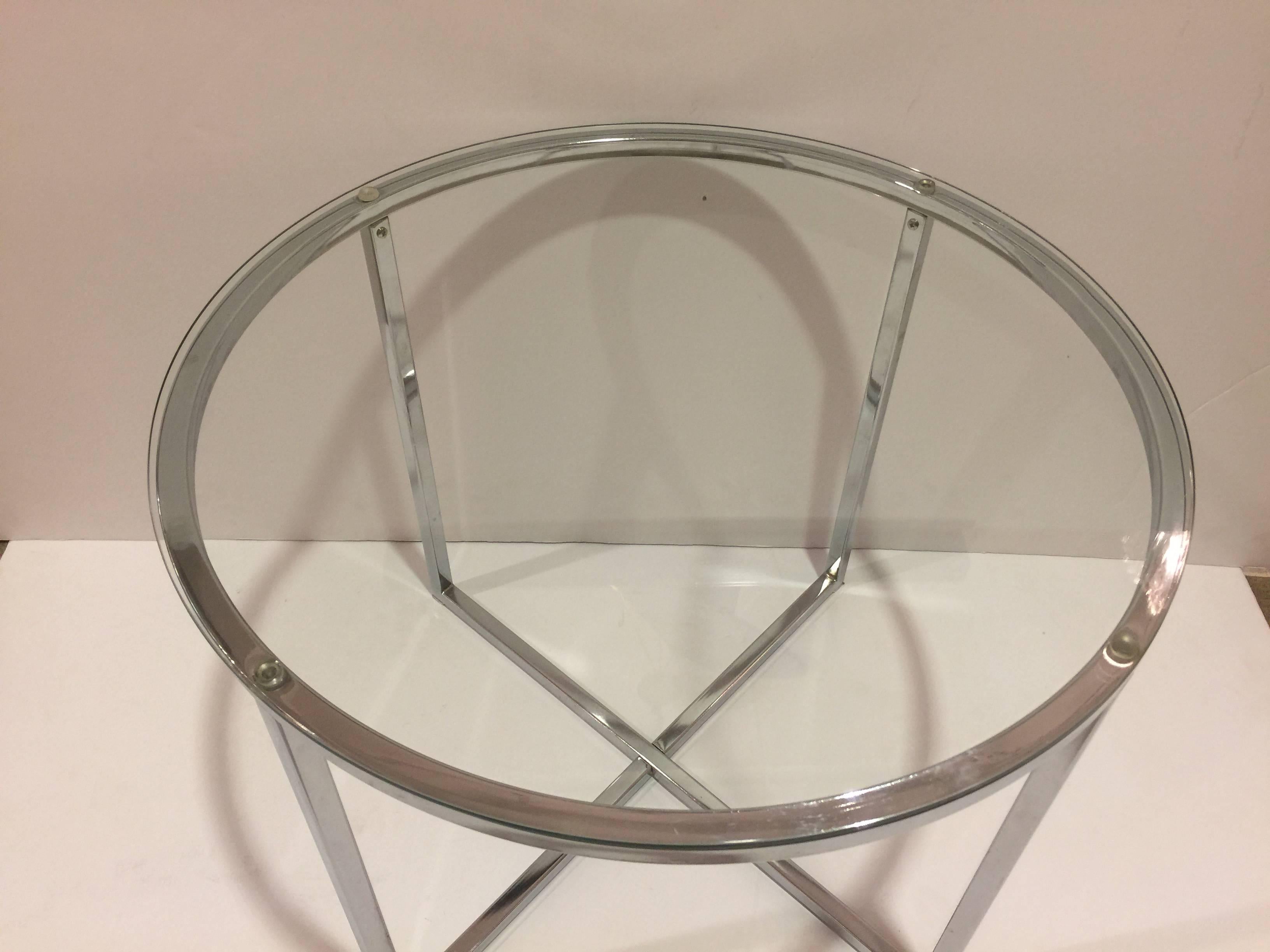 Mid-Century Modern 1970s Chrome and Glass Round End Table attributed to Milo Baughman