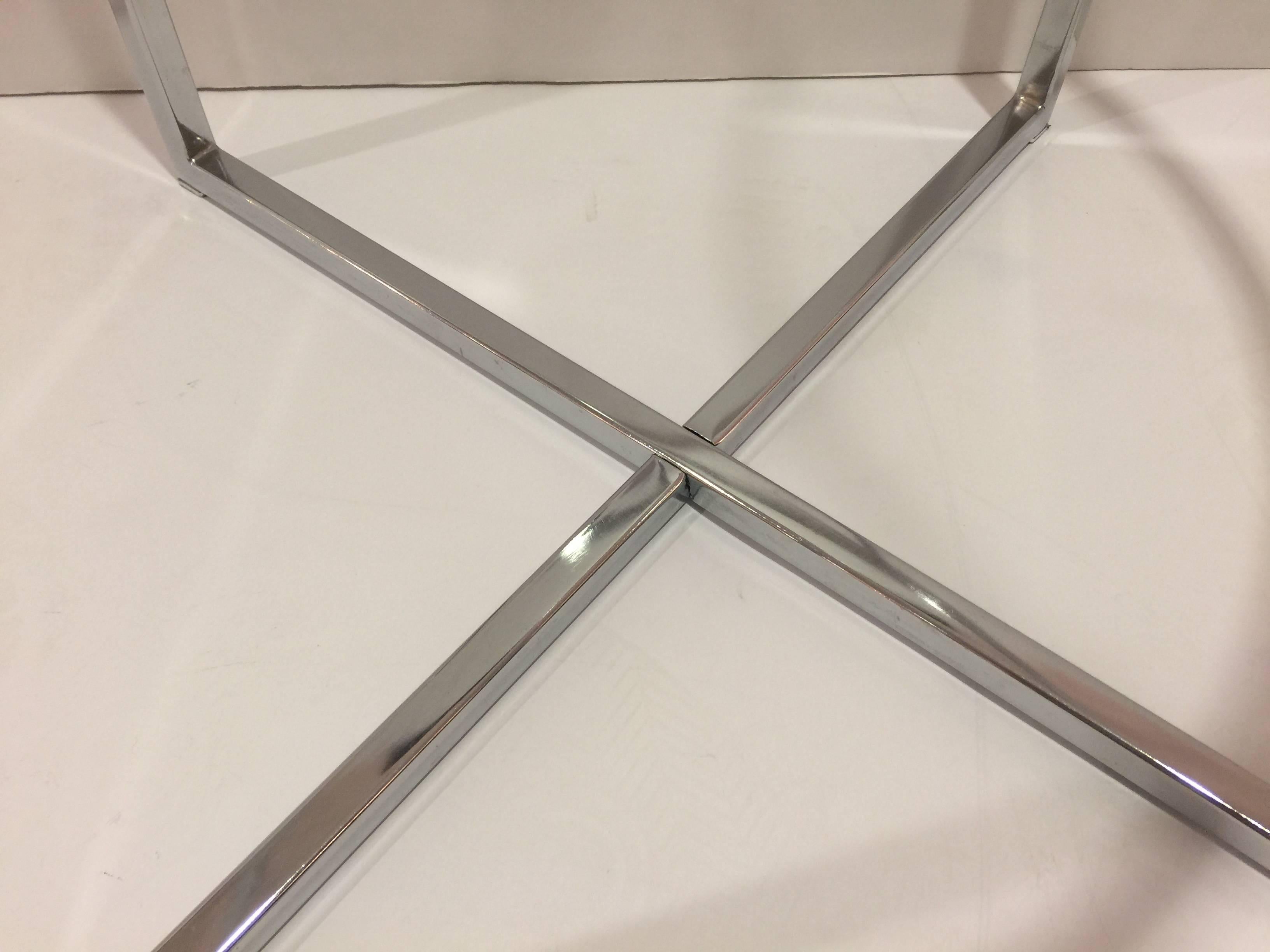 1970s Chrome and Glass Round End Table attributed to Milo Baughman In Excellent Condition In New York, NY