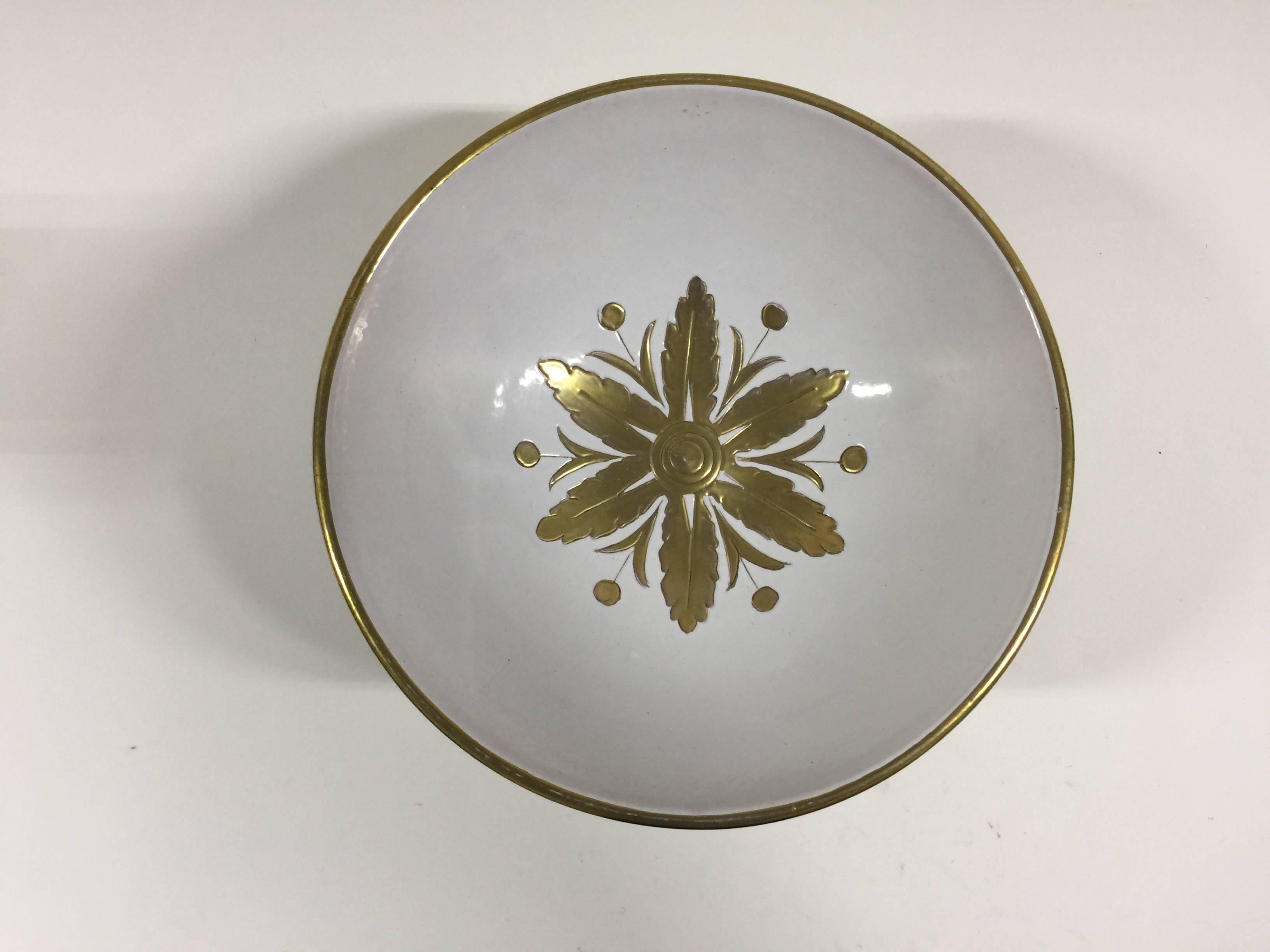 Italian White Porcelain and Gold Centrepiece Footed Bowl by Ugo Zaccagnini For Sale