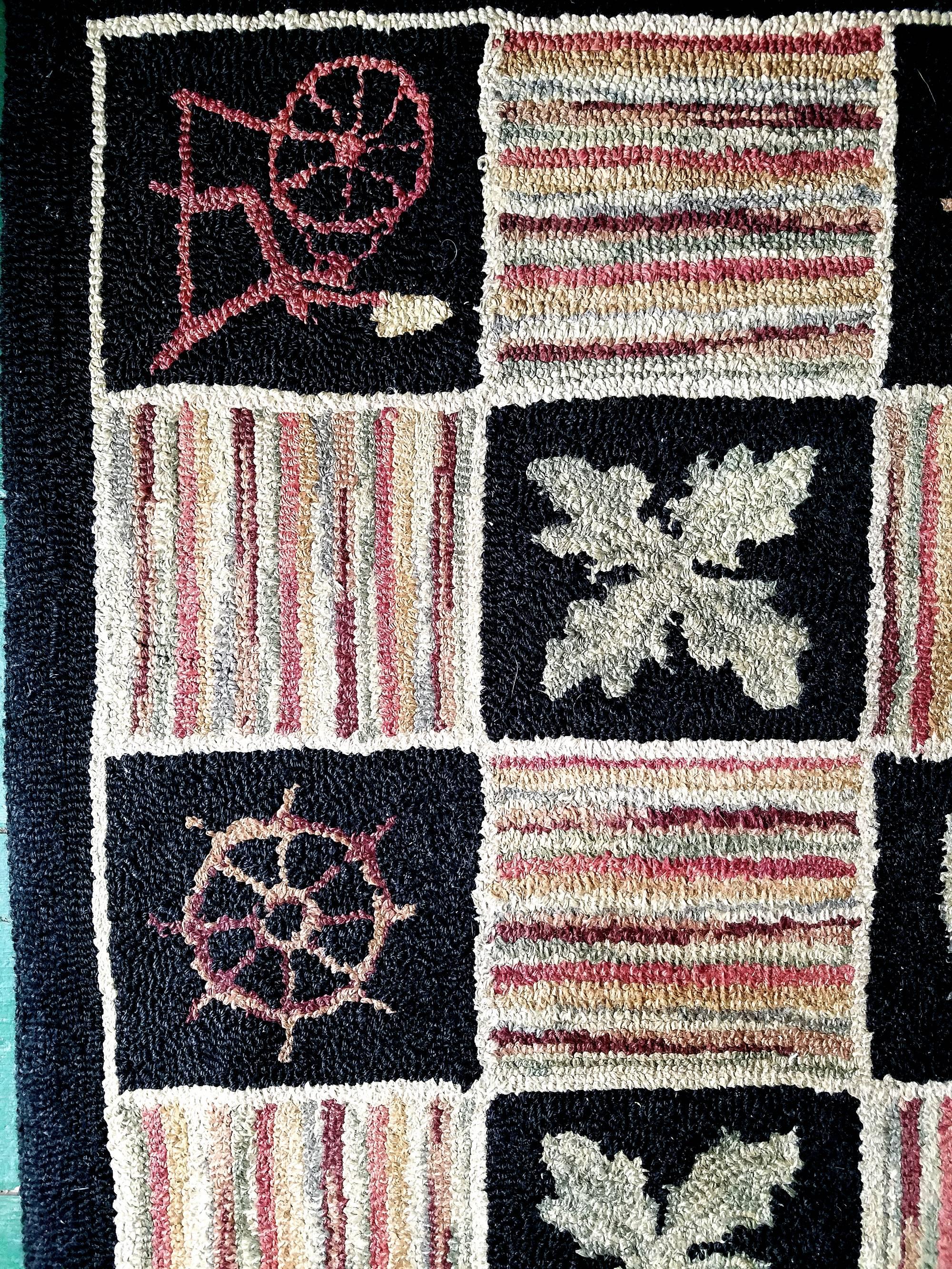 Vintage Nautical Theme American Hook Rug In Excellent Condition For Sale In New York, NY