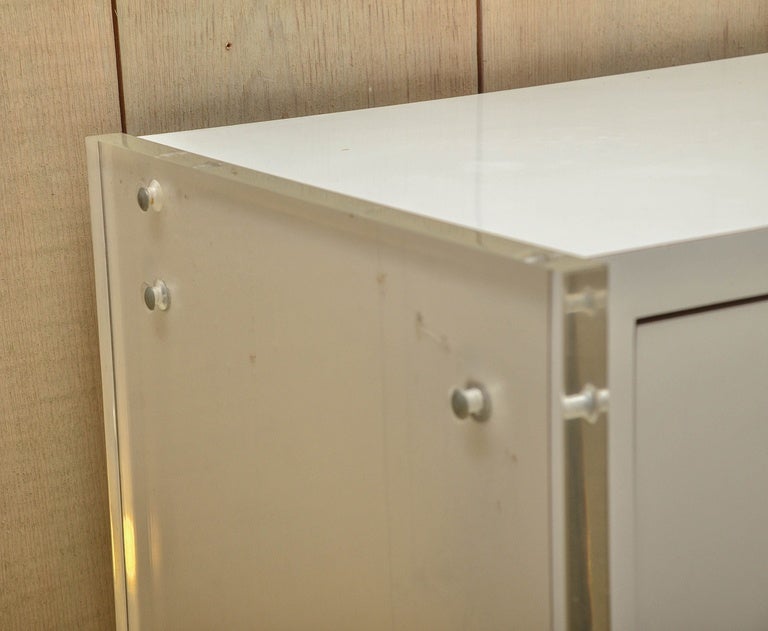 Mid-Century White Nine-Drawer Commode with Lucite Sides and Pulls 4