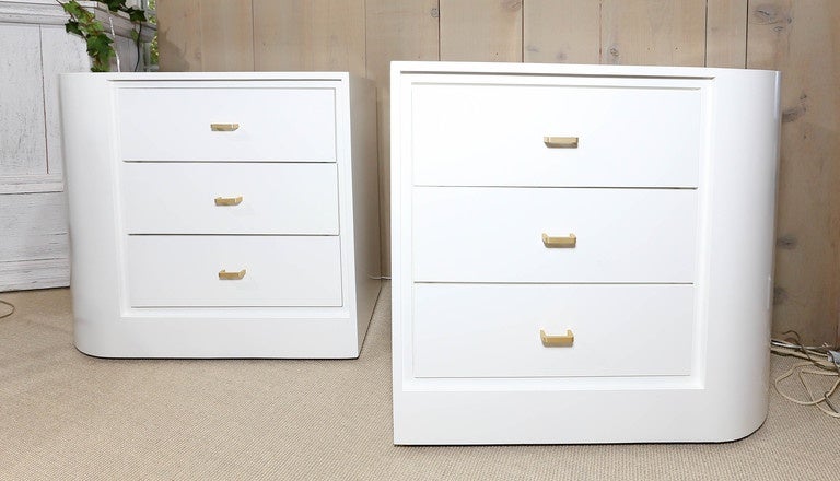 Unusual Pair of White Lacquer Mid-Century Three-Drawer Nightstands 1