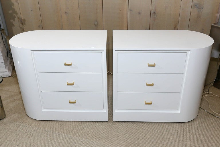 Unusual Pair of White Lacquer Mid-Century Three-Drawer Nightstands 2