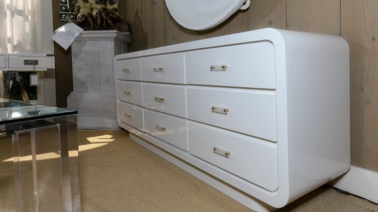 Beautiful Mid-Century White Lacquer Nine-Drawer Commode 2
