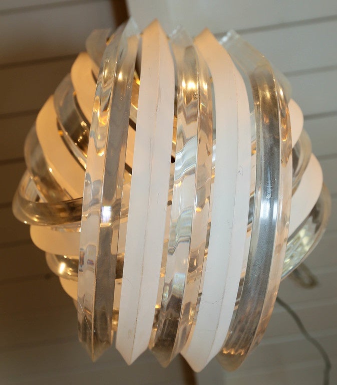 Beautiful Mid-Century Lucite Loop Chandelier 3