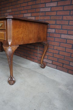 Henredon Traditional Leather Top Writing Desk