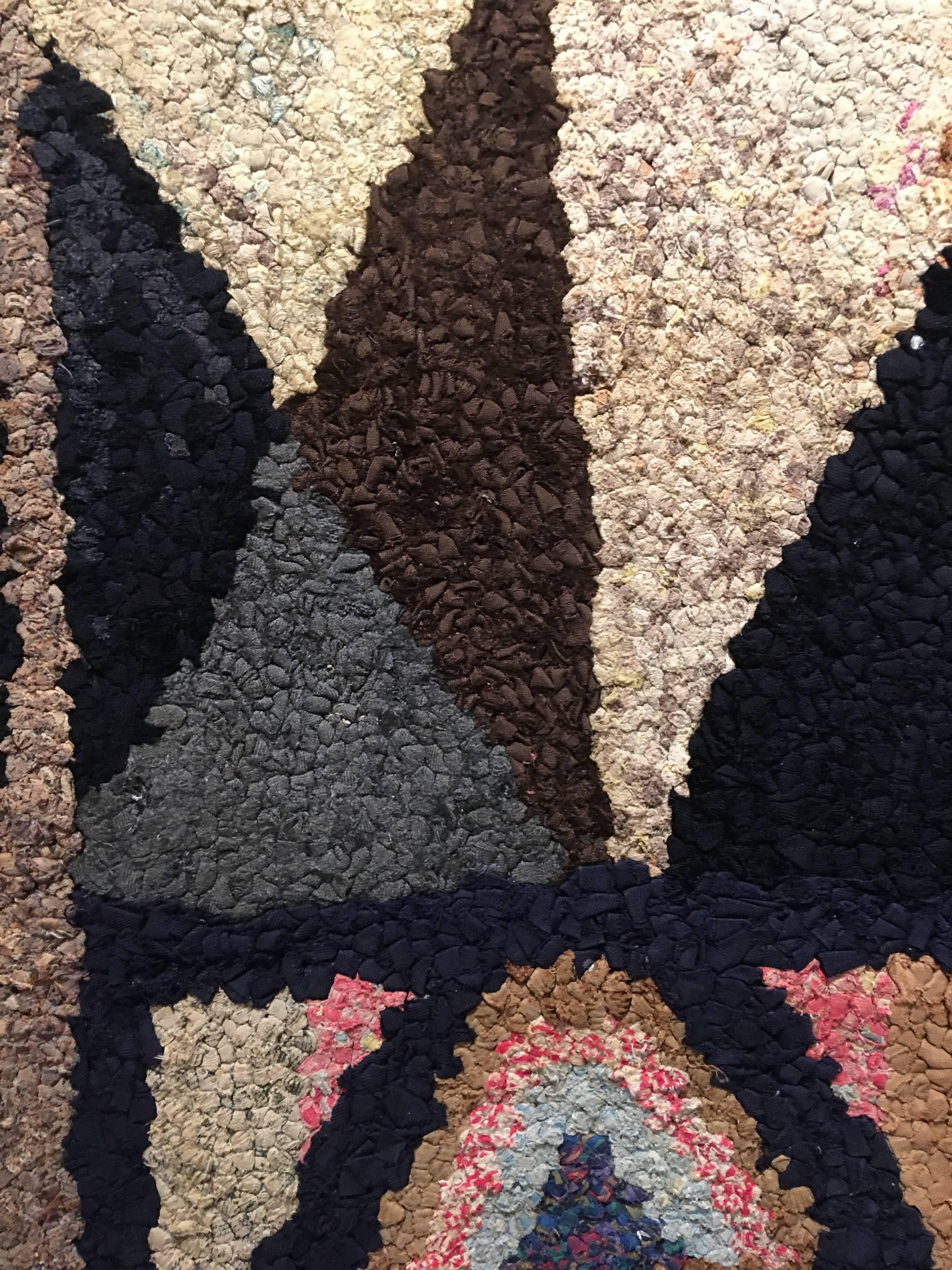Midcentury Hooked Rug In Good Condition For Sale In New York, NY