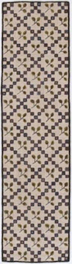 Modern Hooked Runner