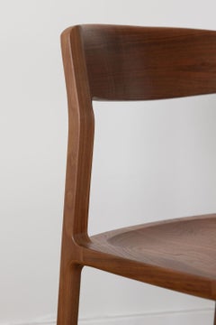 Silla de comedor Percheron de madera maciza de nogal negro