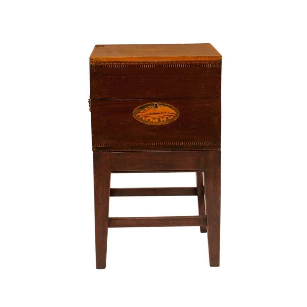Good George III period inlaid mahogany cellarette ‘box’ on later custom stand. The antique box made in UK, circa 1790. This would be an excellent side table next to a chair.