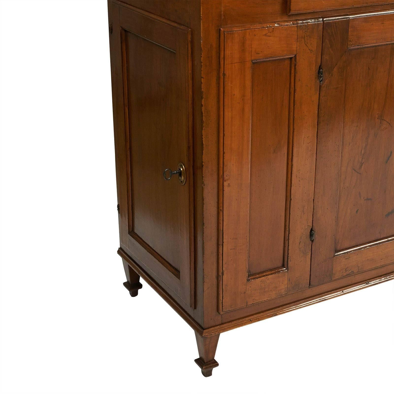 Italian Walnut Credenza or Buffet, circa 1800 In Good Condition In San Francisco, CA